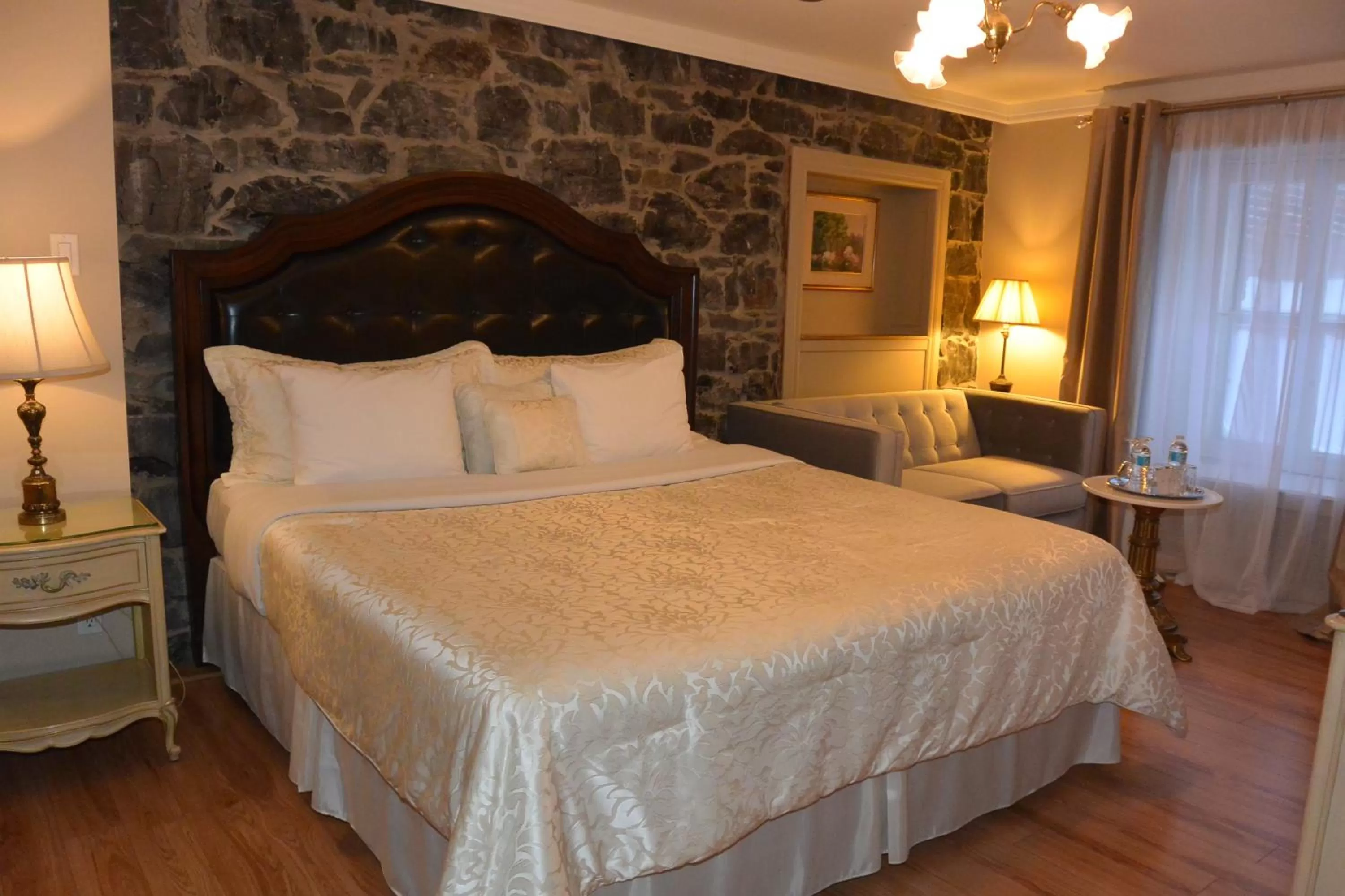 Photo of the whole room, Bed in Manoir Sainte Genevieve
