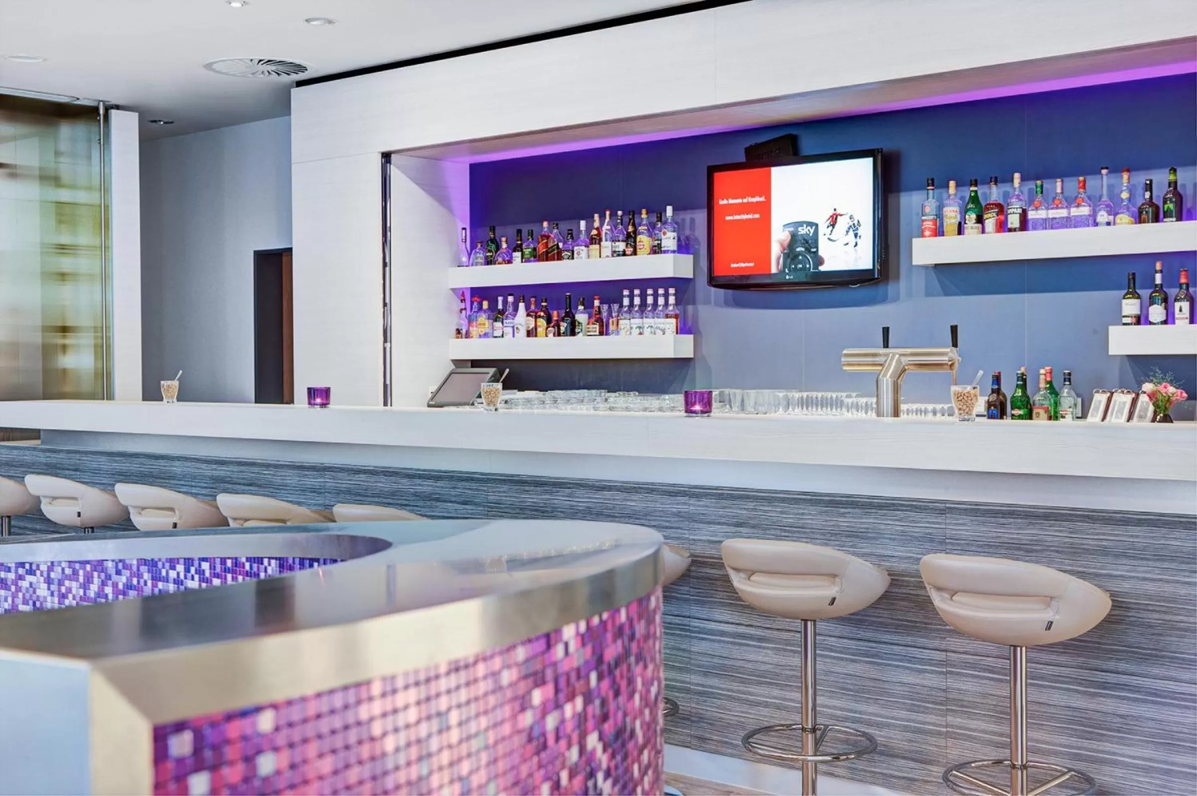 Lounge or bar in IntercityHotel Rostock