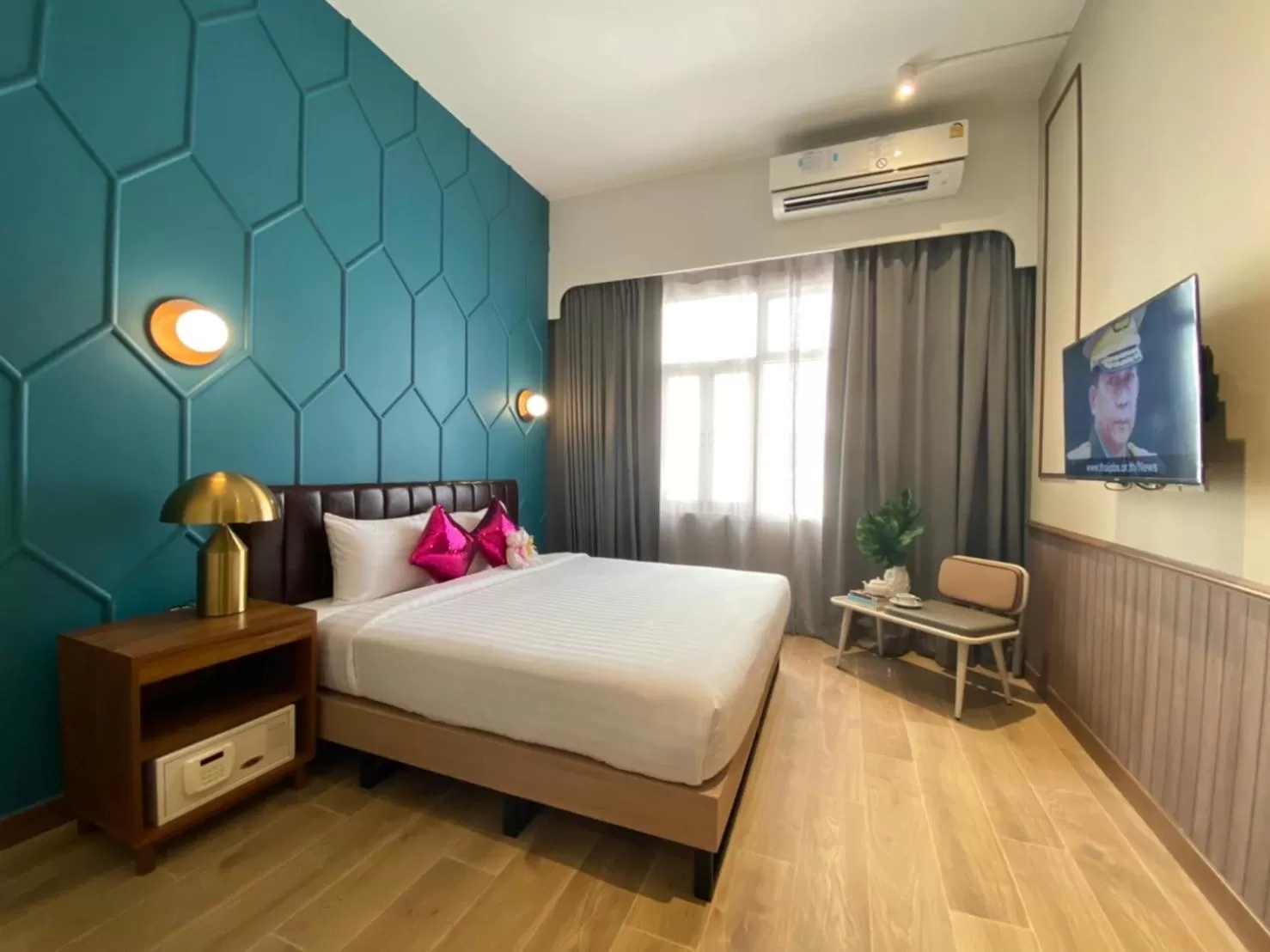 Premier Room with Bathtub in Miami Hotel Bangkok