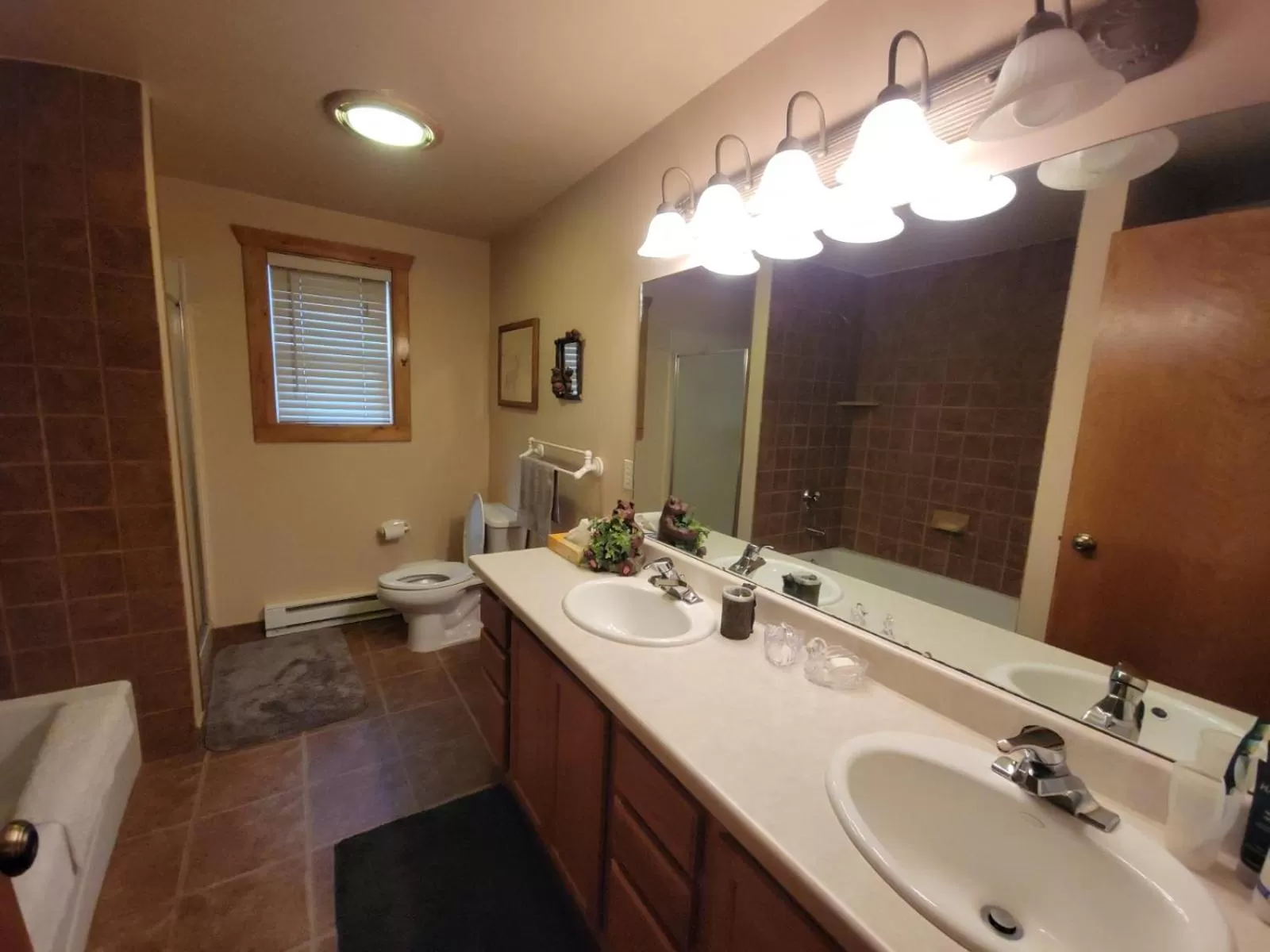 Bathroom in Wagon Wheel Hotel