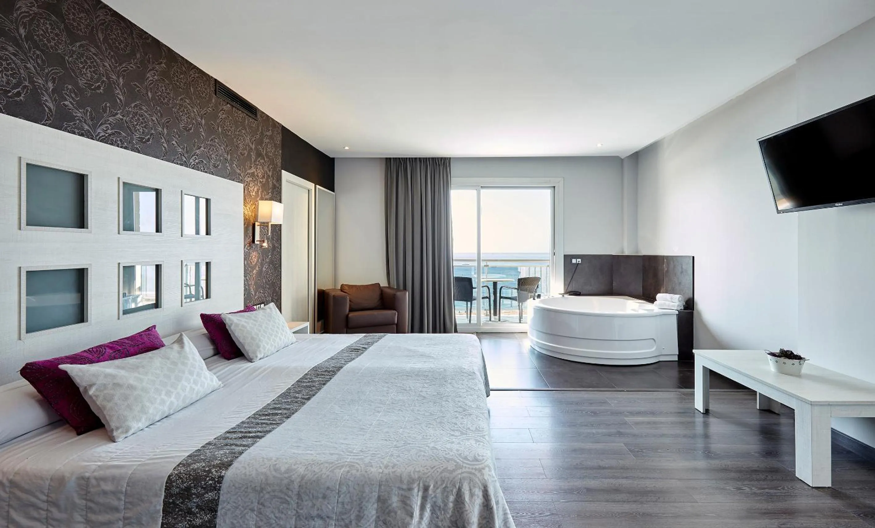 Bed in Hotel Surf Mar