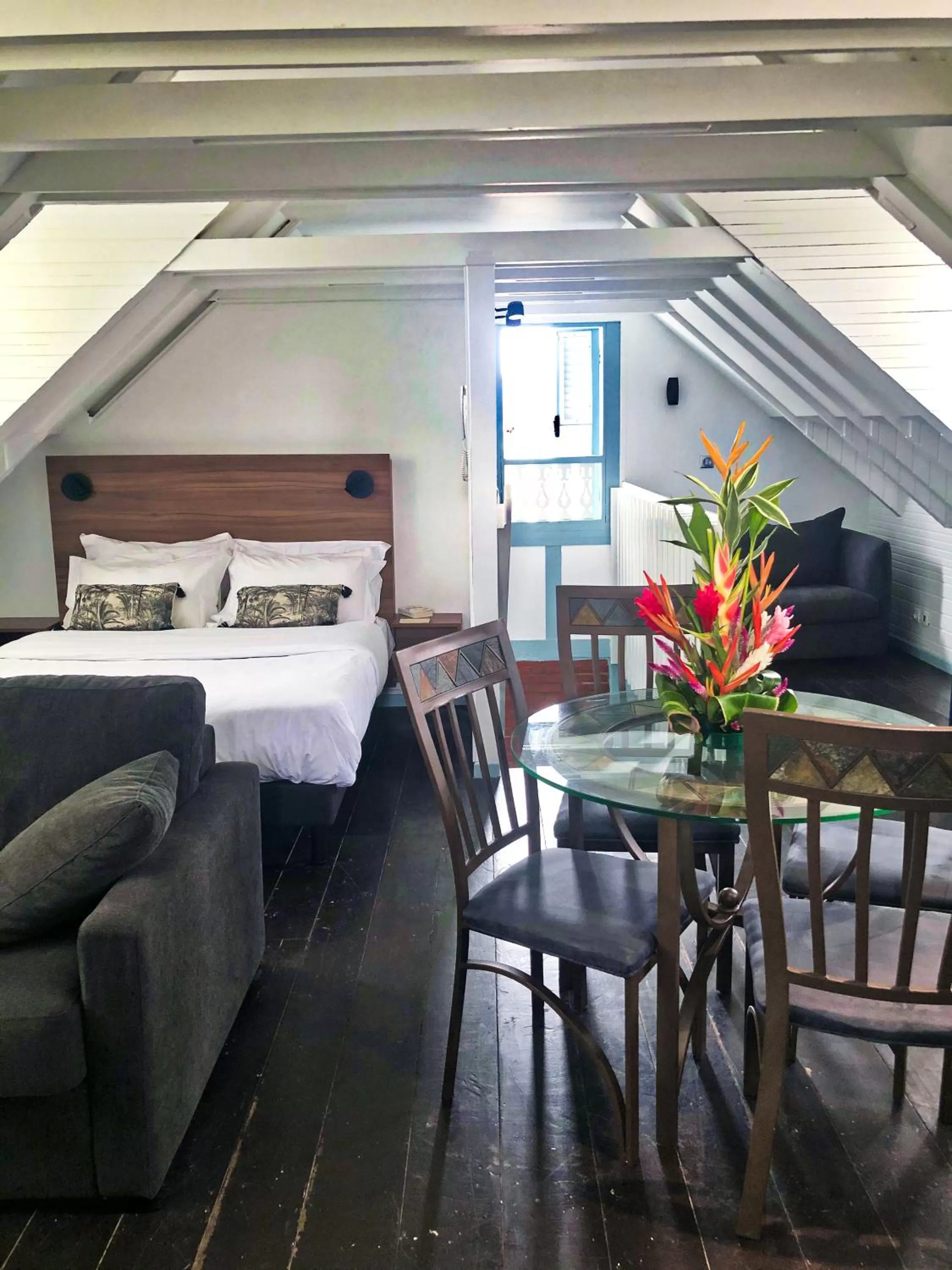 Living room, Bed in Eclipse Belle Etoile Appart'hôtel