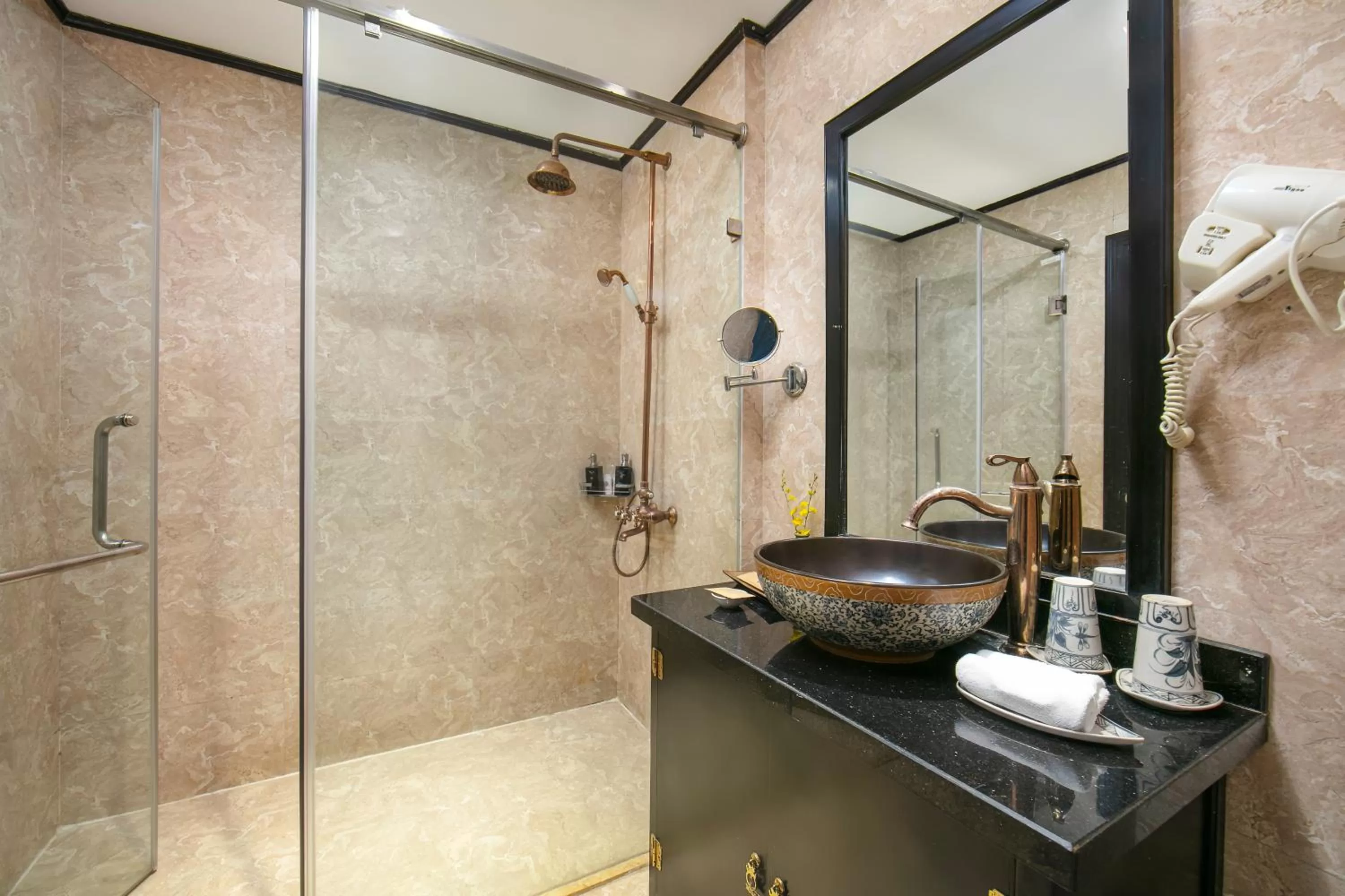 Bathroom in Lavender Central Hotel & Spa Hanoi