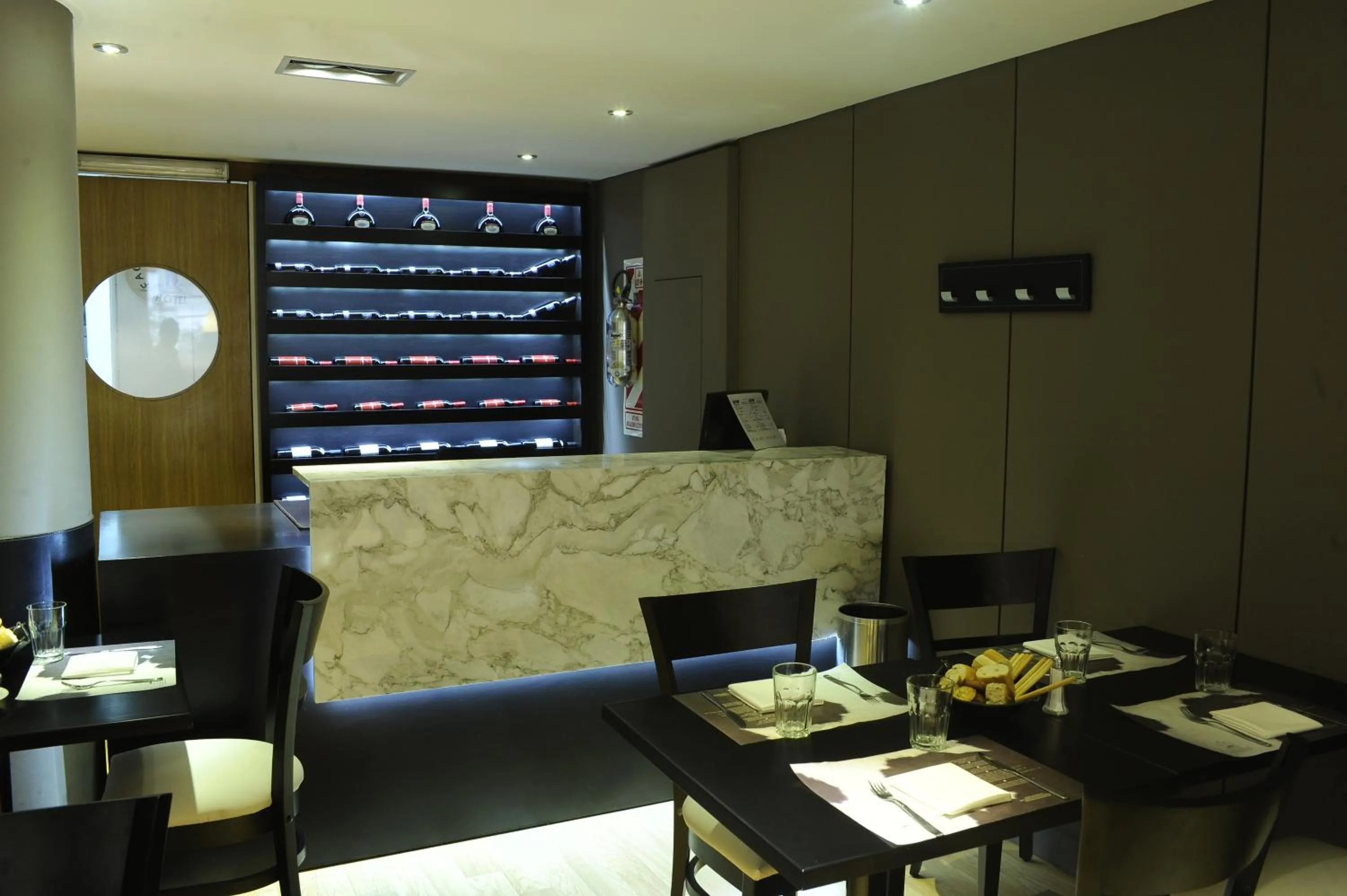 Restaurant/places to eat in Hotel Facon Grande