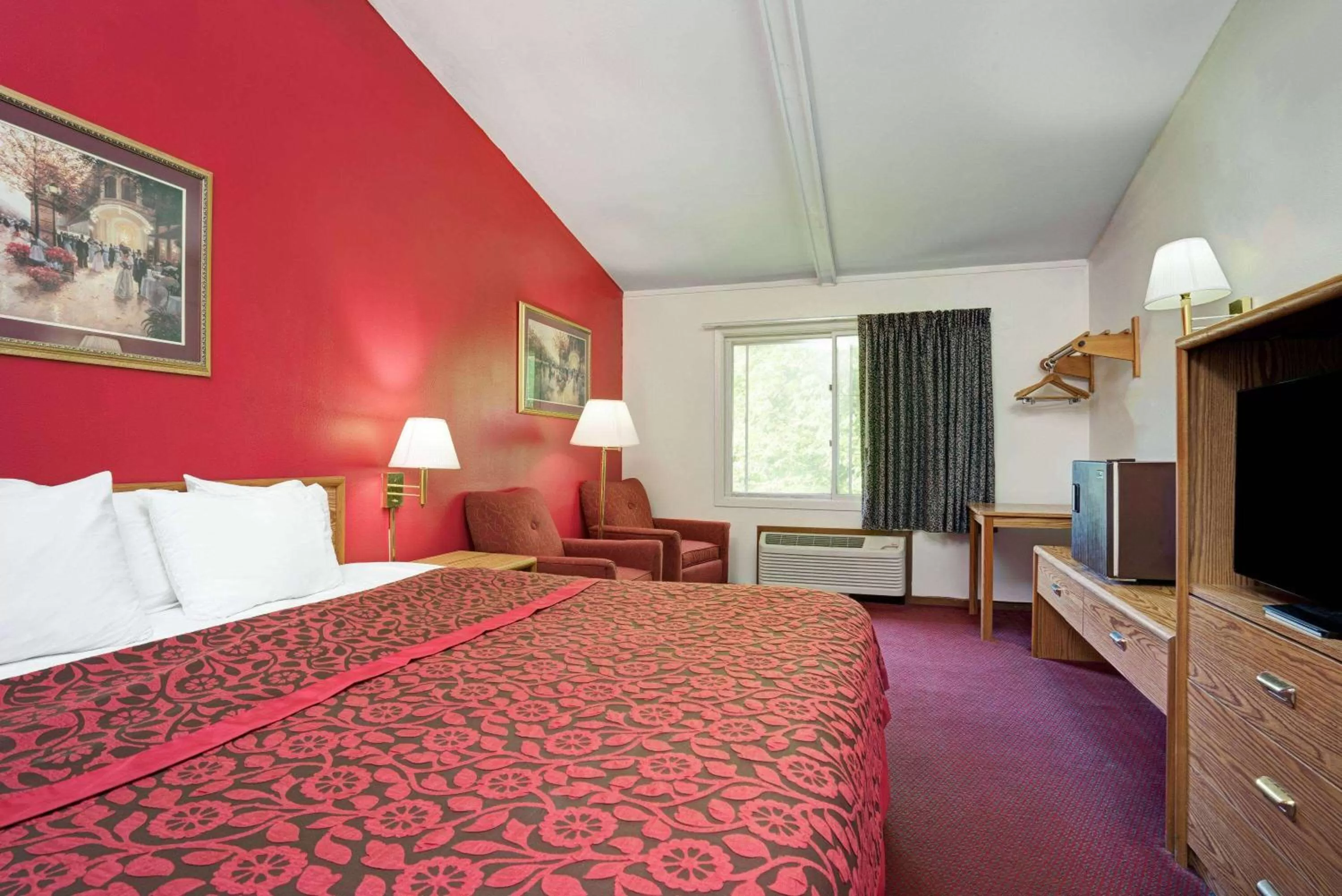 Photo of the whole room, Bed in Travelodge by Wyndham Red Wing
