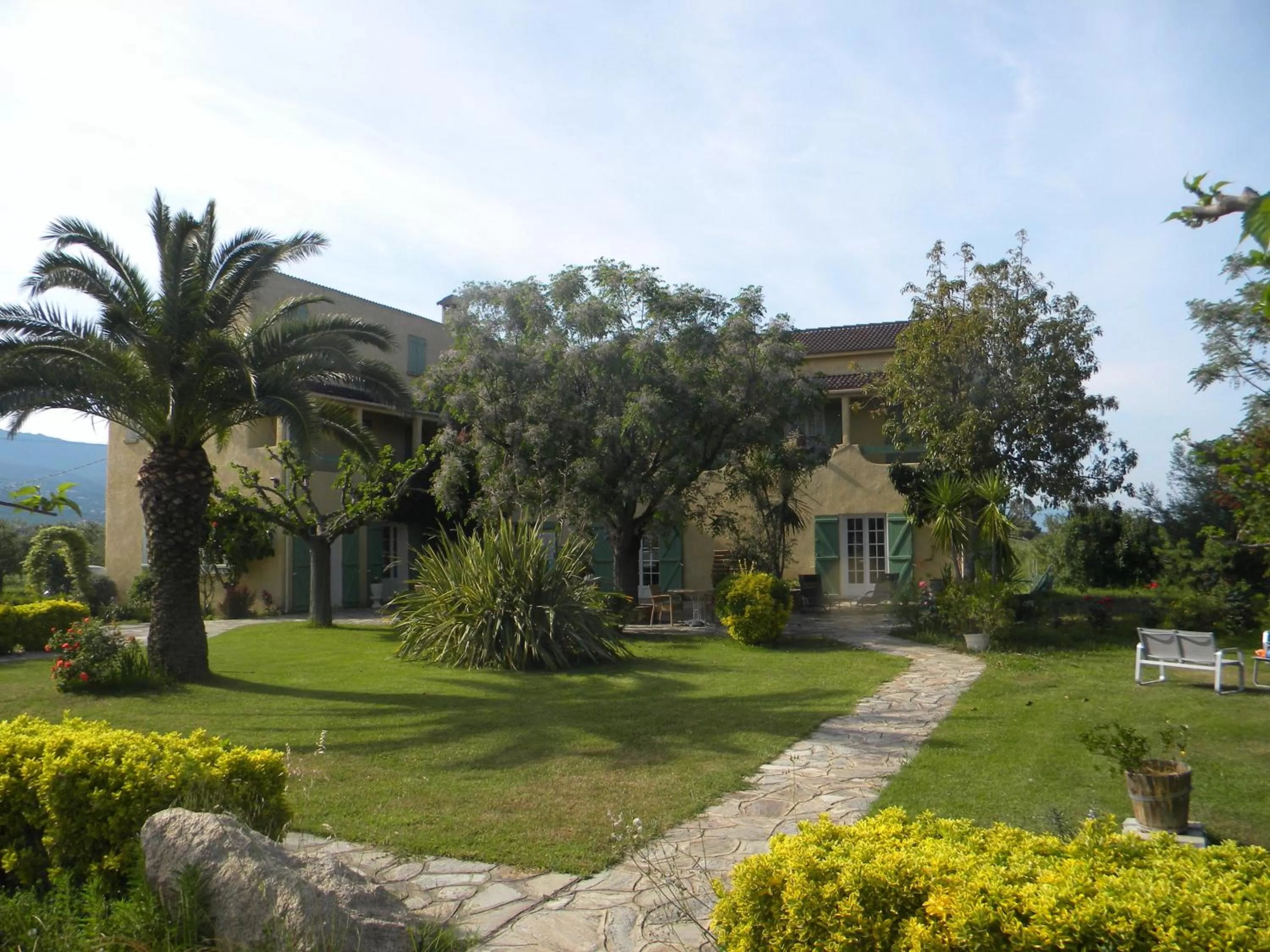 Garden in Auberge les Oliviers