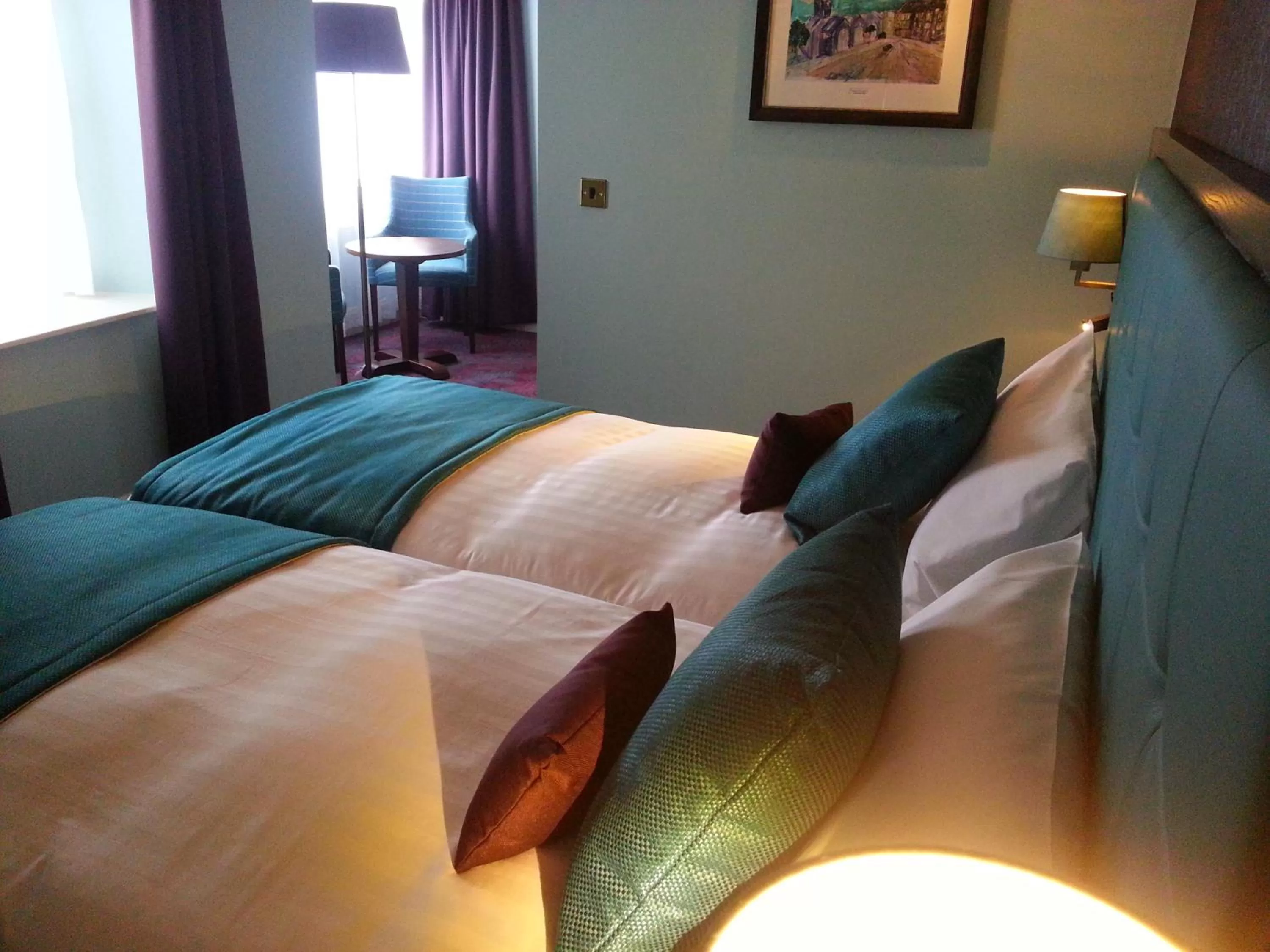 Shower, Bed in The Queen's Head Wetherspoon