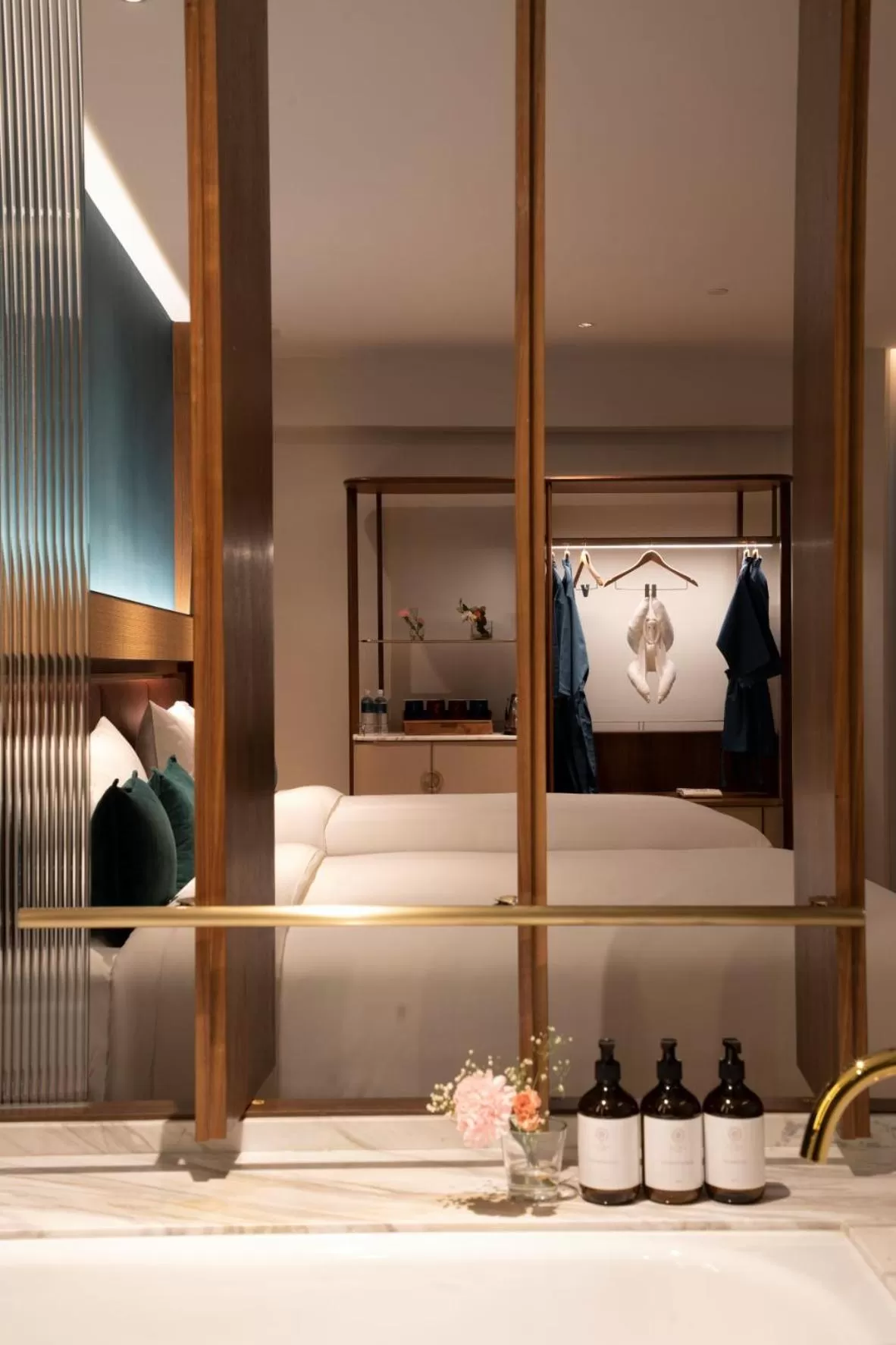 Bed in The LUMA Hotel, a Member of Design Hotels