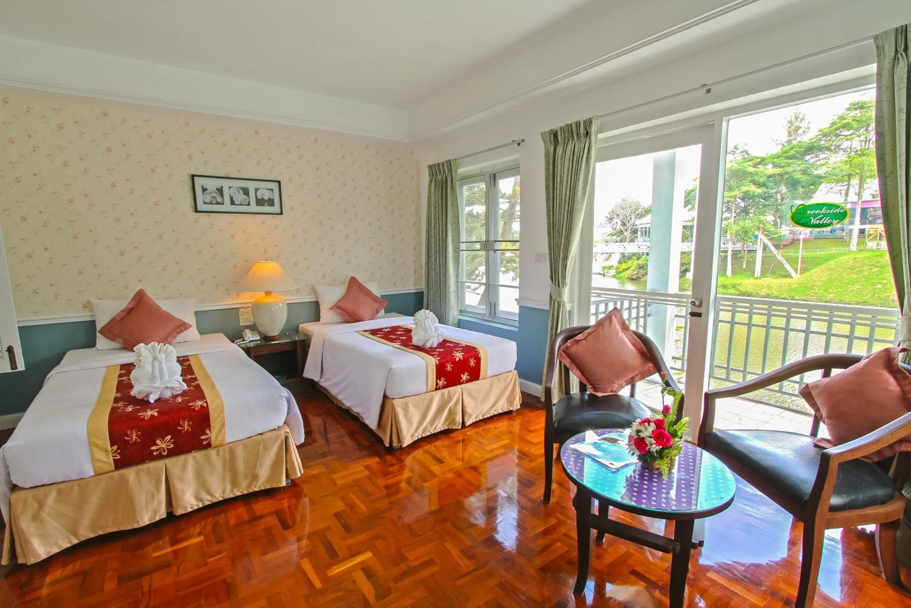 Decorative detail, Bed in Brookside Valley Resort