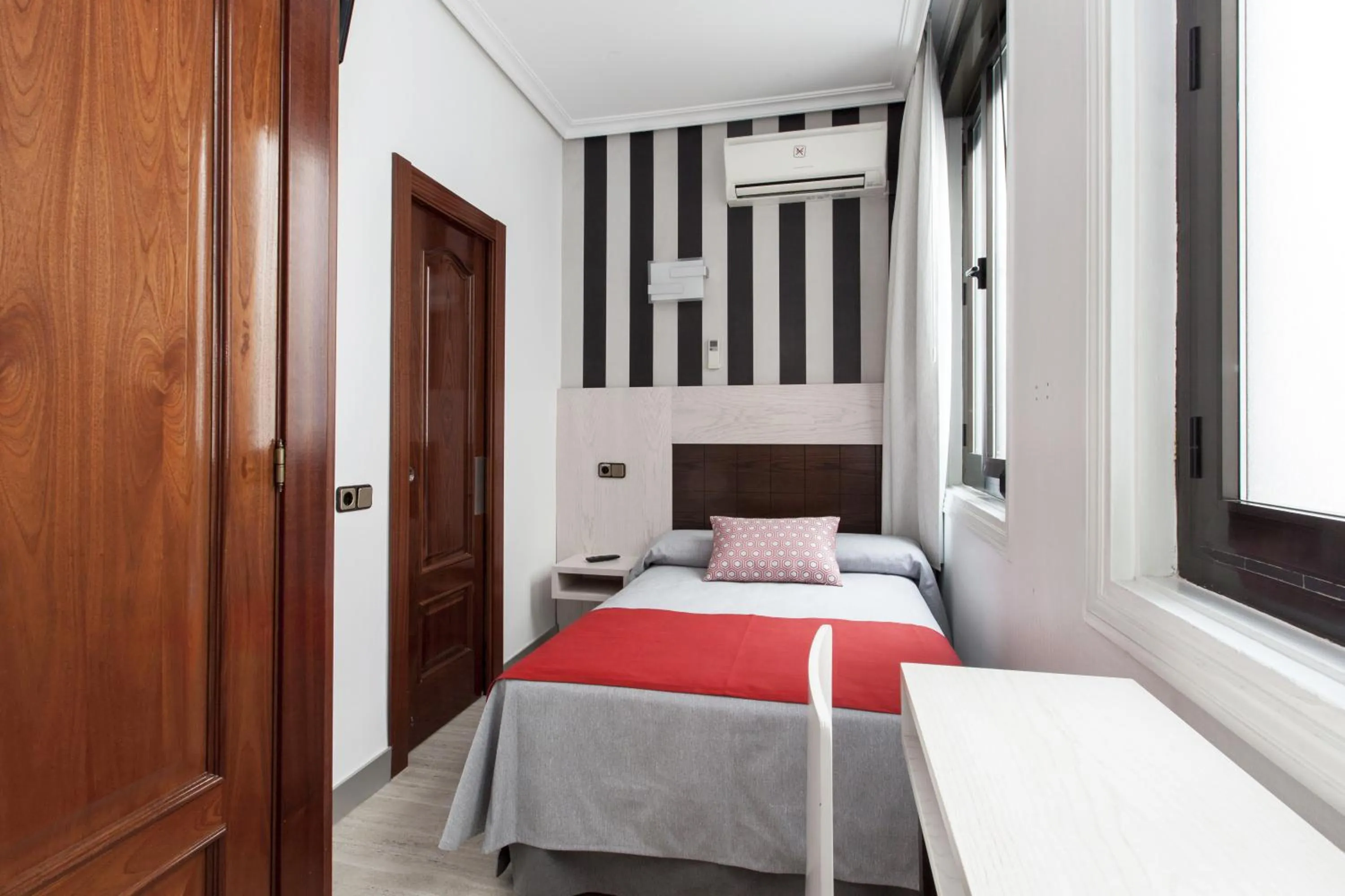 Photo of the whole room, Bed in Hostal Castilla I Atocha