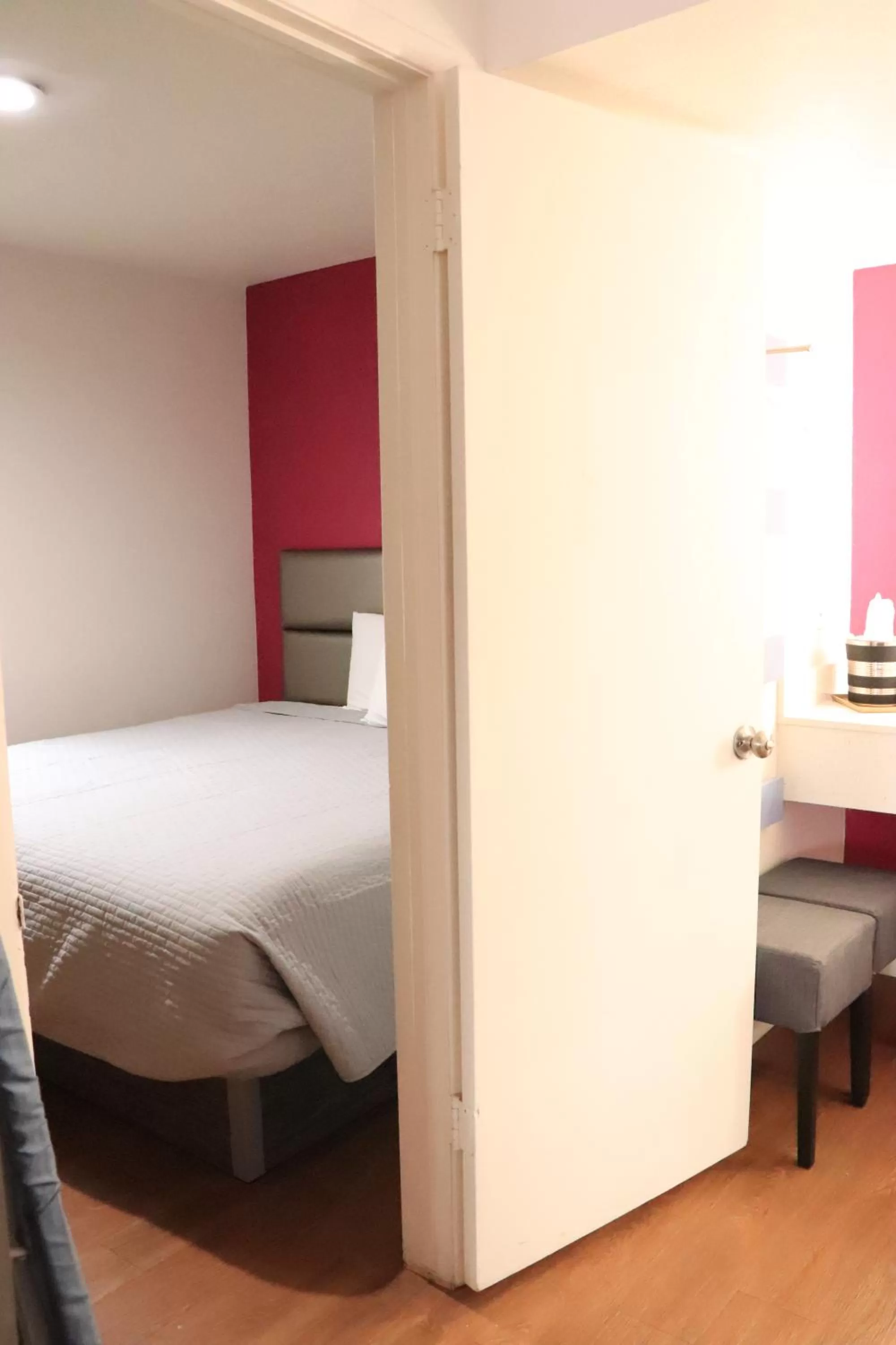 Bedroom, Bed in University Inn