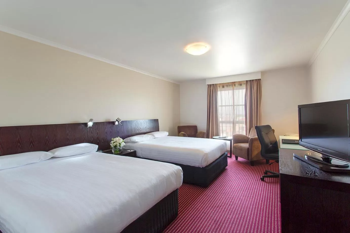 Photo of the whole room, Bed in Hotel Grand Chancellor Launceston