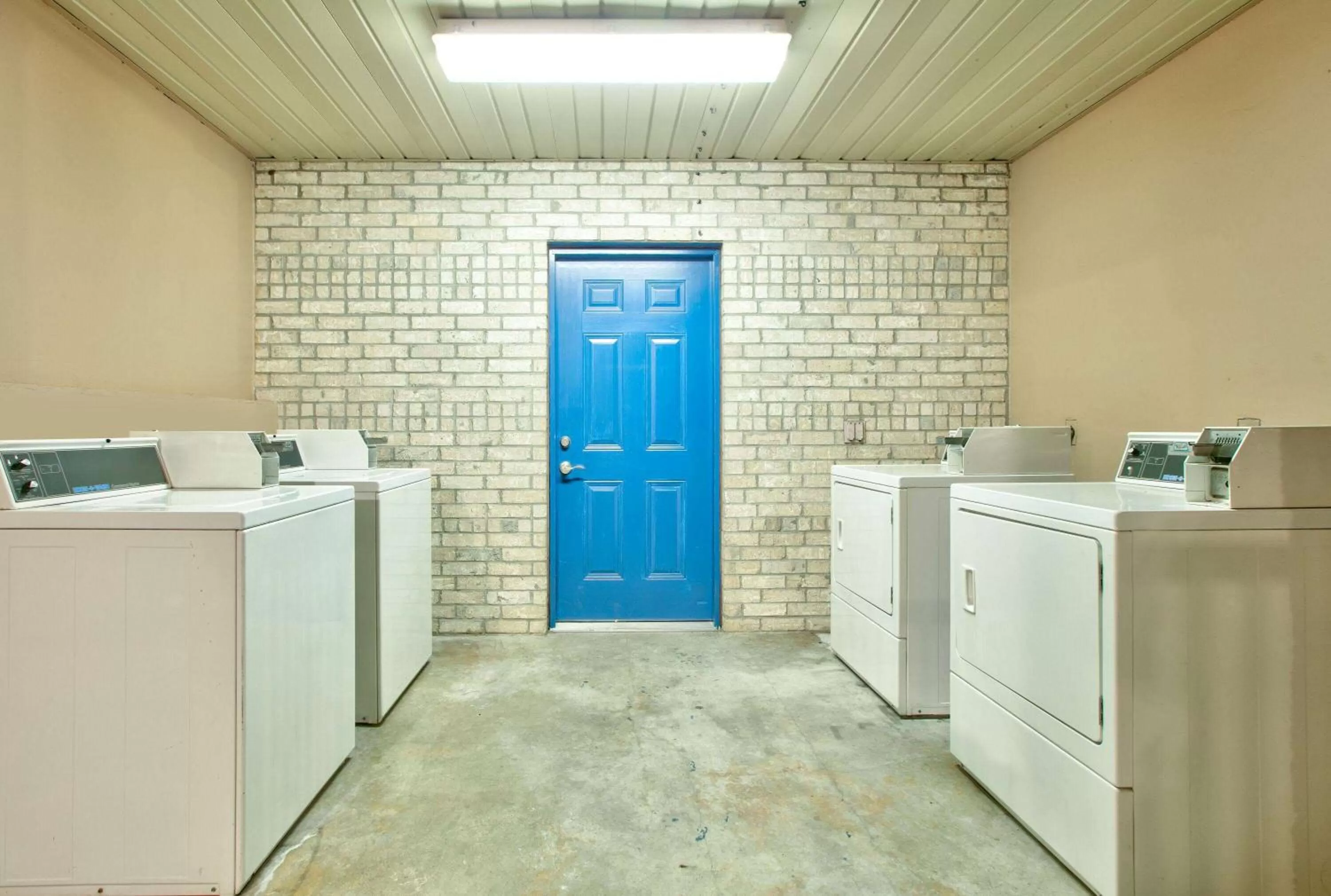 On site in Super 8 by Wyndham Victoria - South - Hwy 59