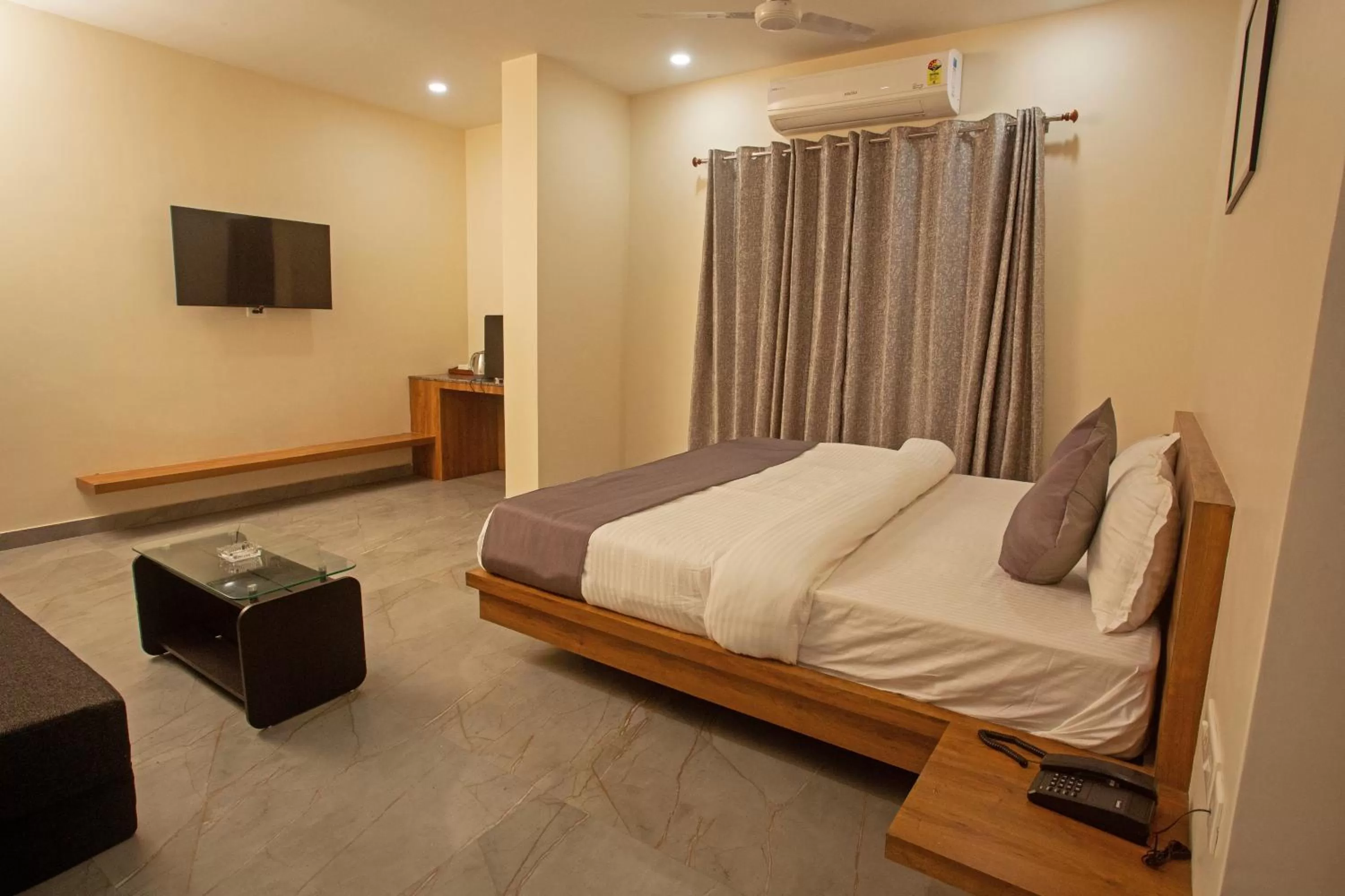 Photo of the whole room in Grey House Inn