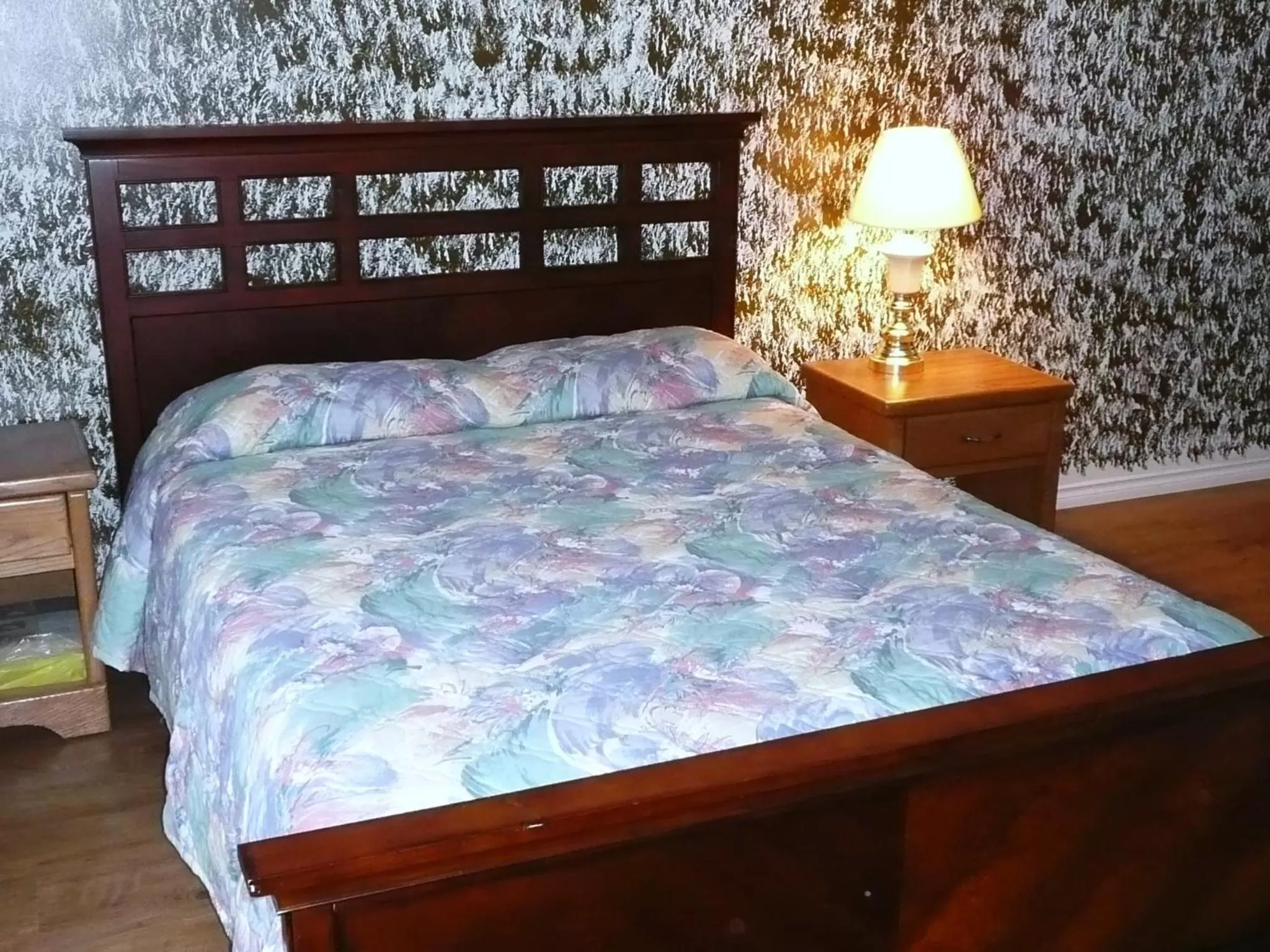 Photo of the whole room, Bed in English Bay Hotel