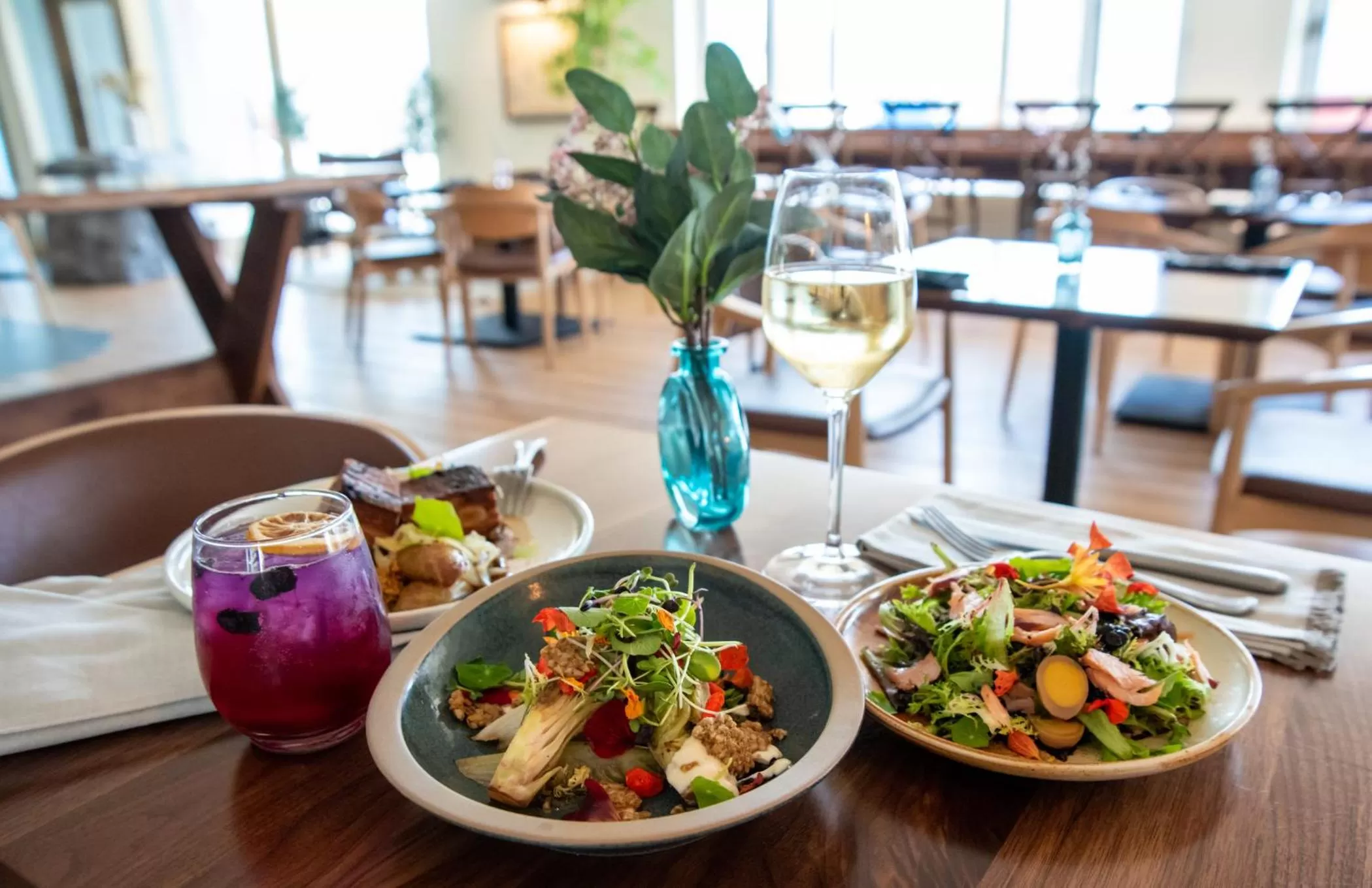 Restaurant/places to eat in The Crimson Jasper