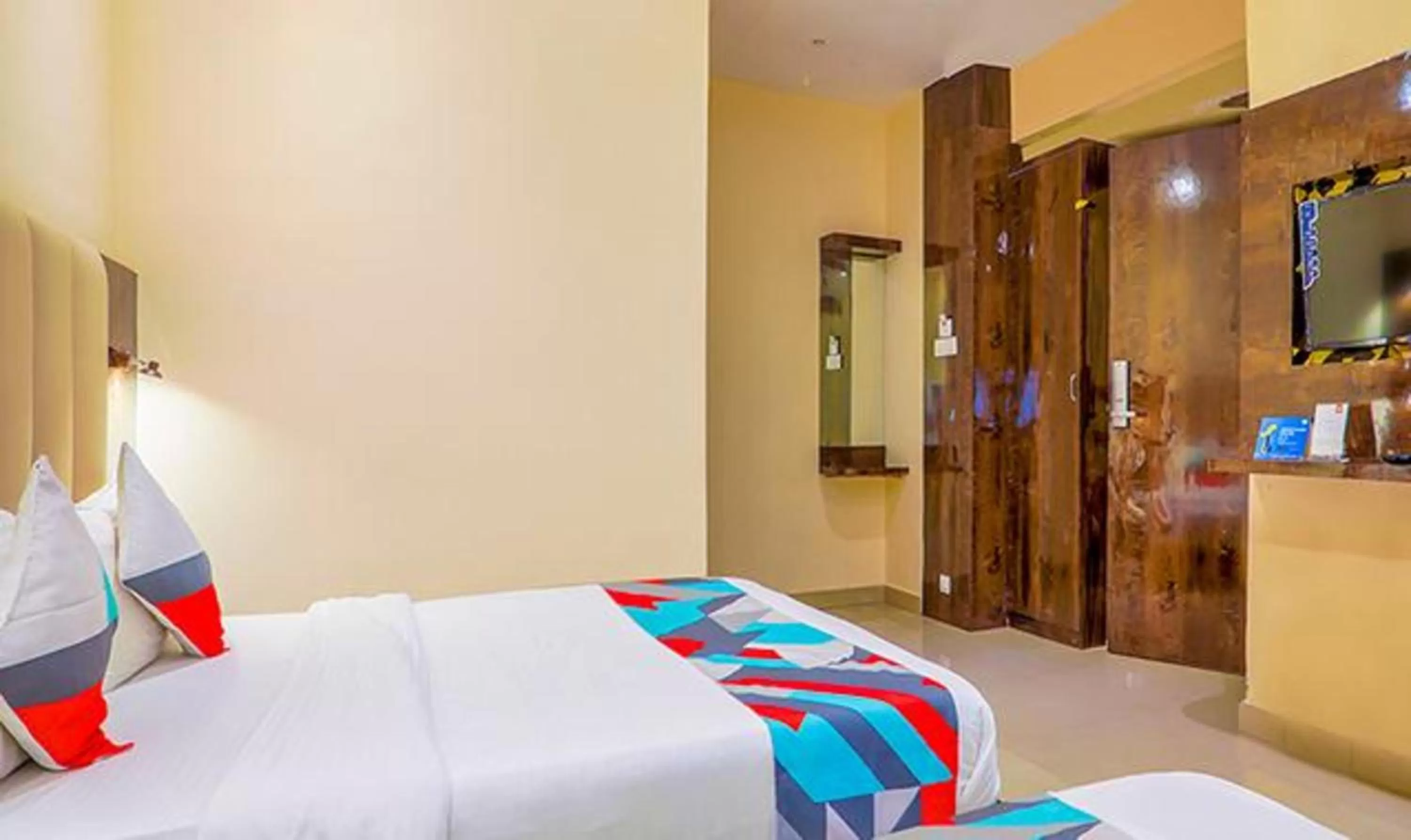 Bed in FabExpress Gateway Inn