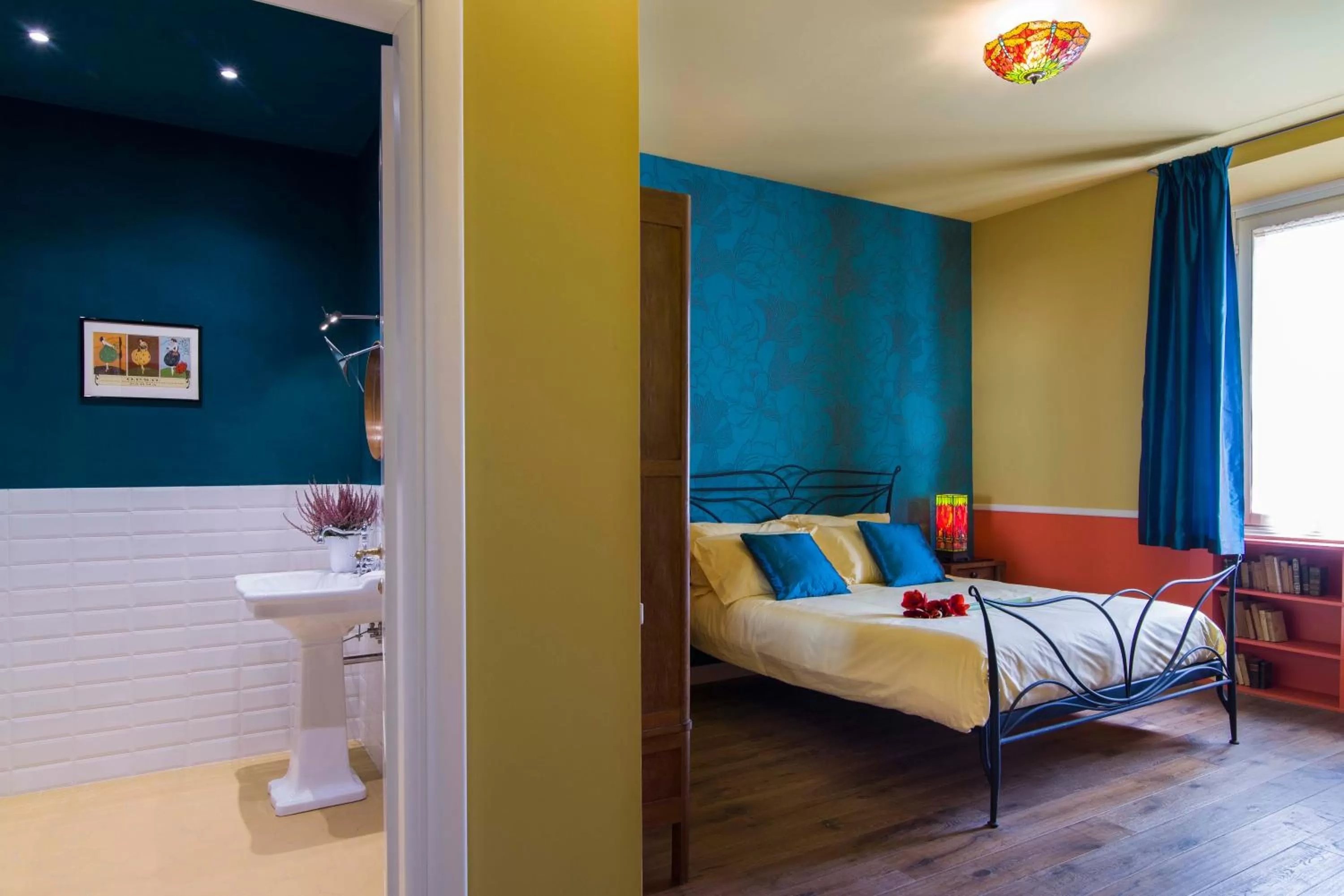 Bathroom, Bed in Frími Boutique Rooms b&b