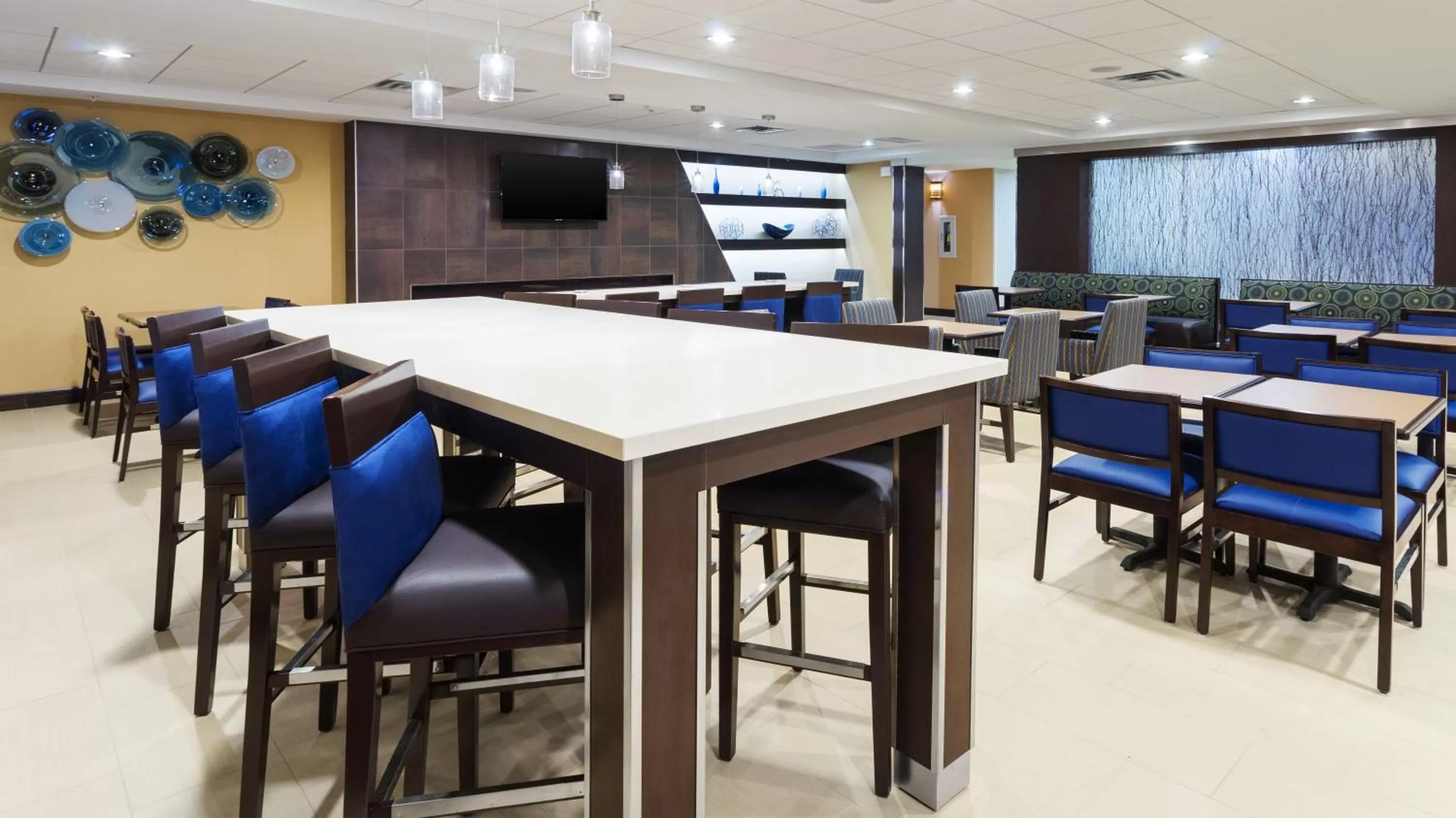 Breakfast in Holiday Inn Express & Suites Midland Loop 250 by IHG