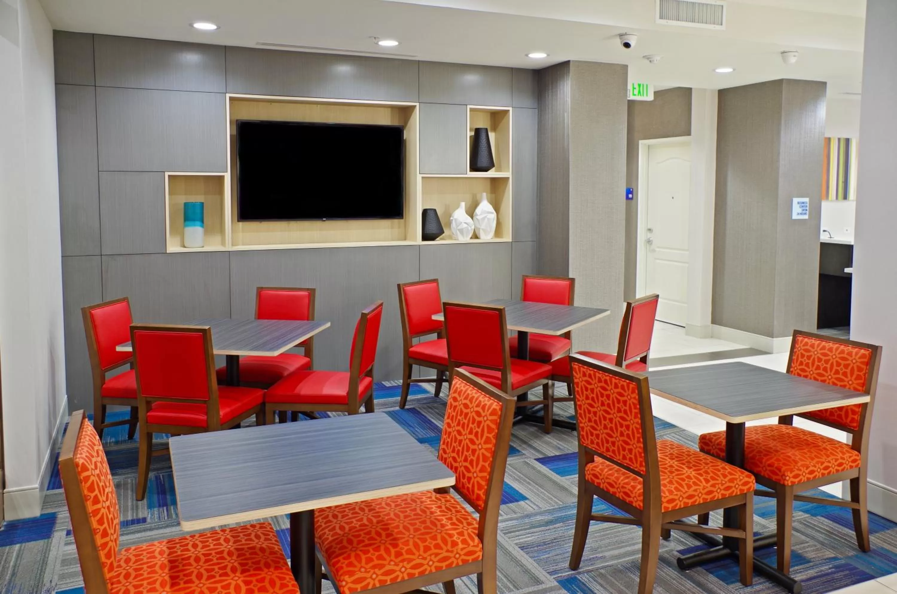 Breakfast in Holiday Inn Express & Suites - Phoenix North - Scottsdale by IHG