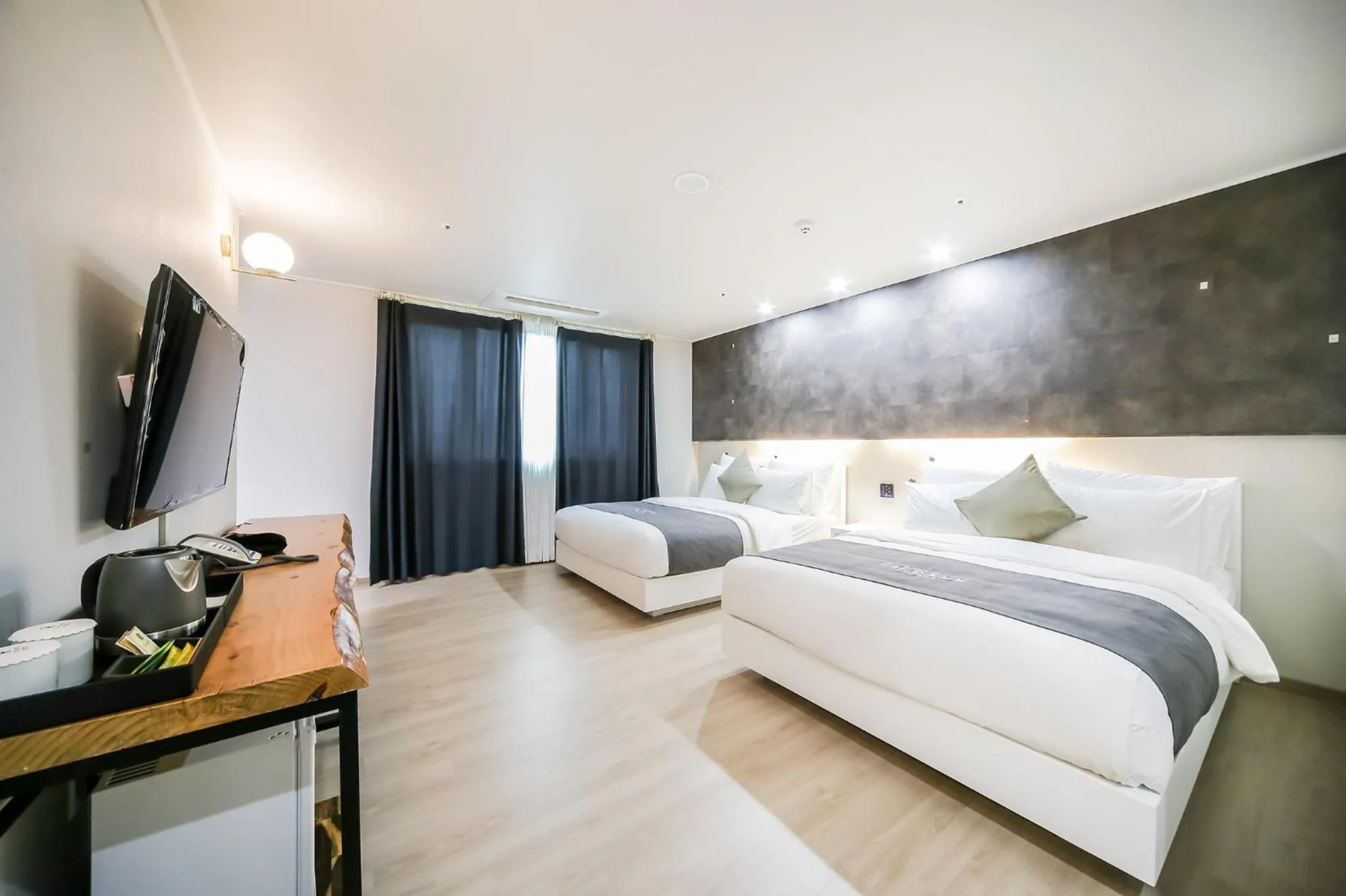 Bed in CM Park Hotel