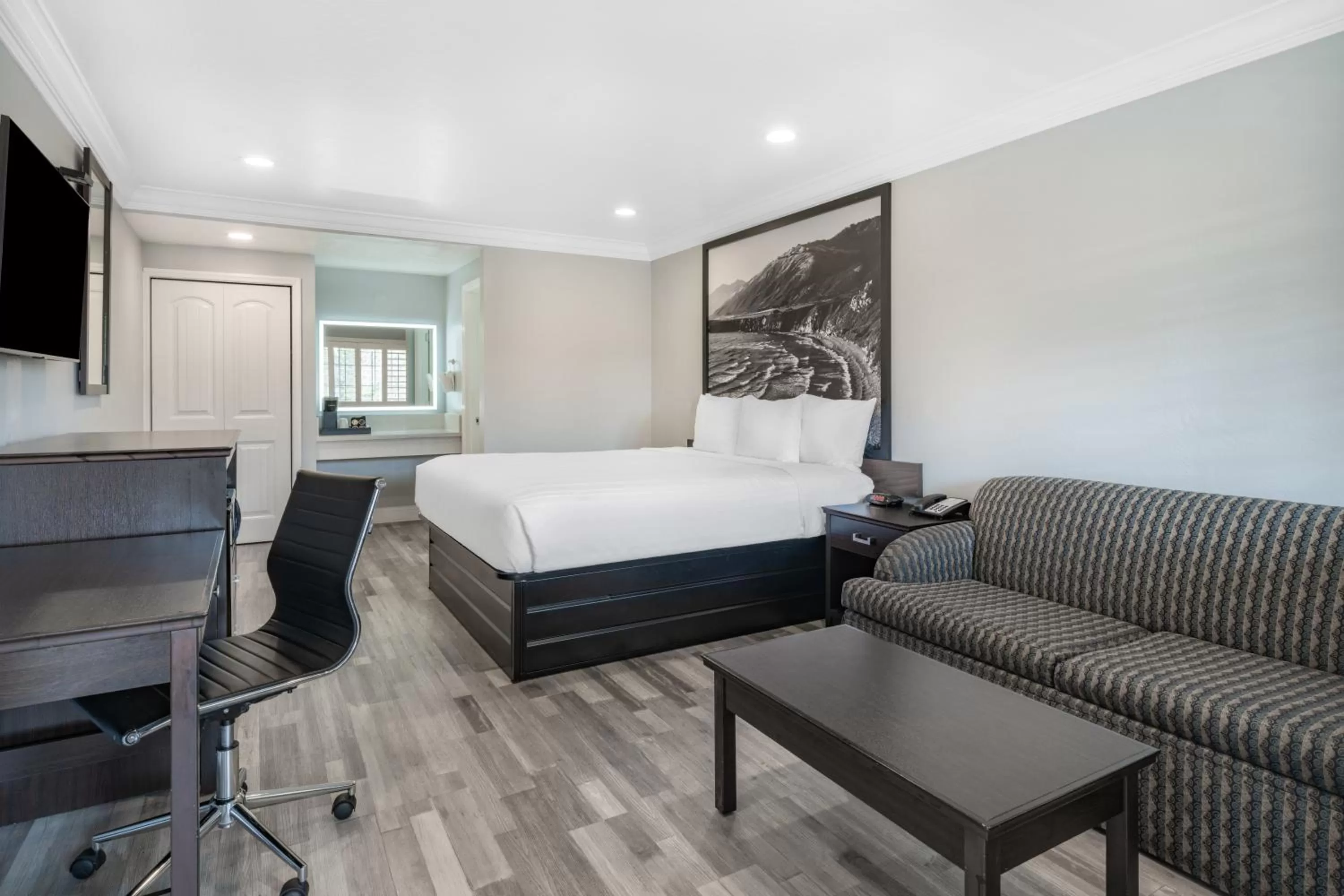 Seating area, Bed in Aura Inn Monterey