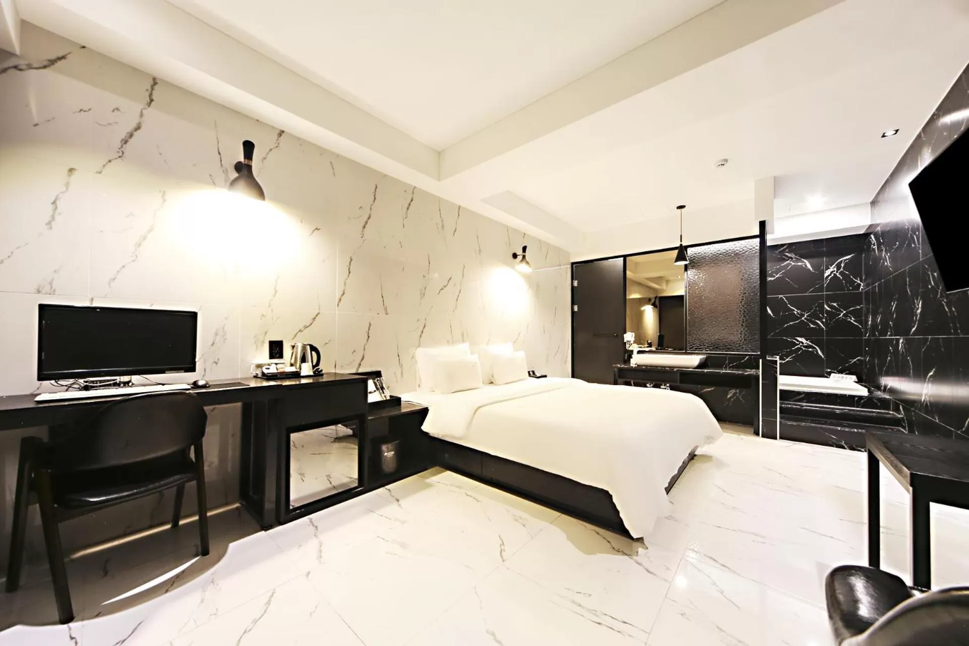 Bed in Masan Almond Hotel