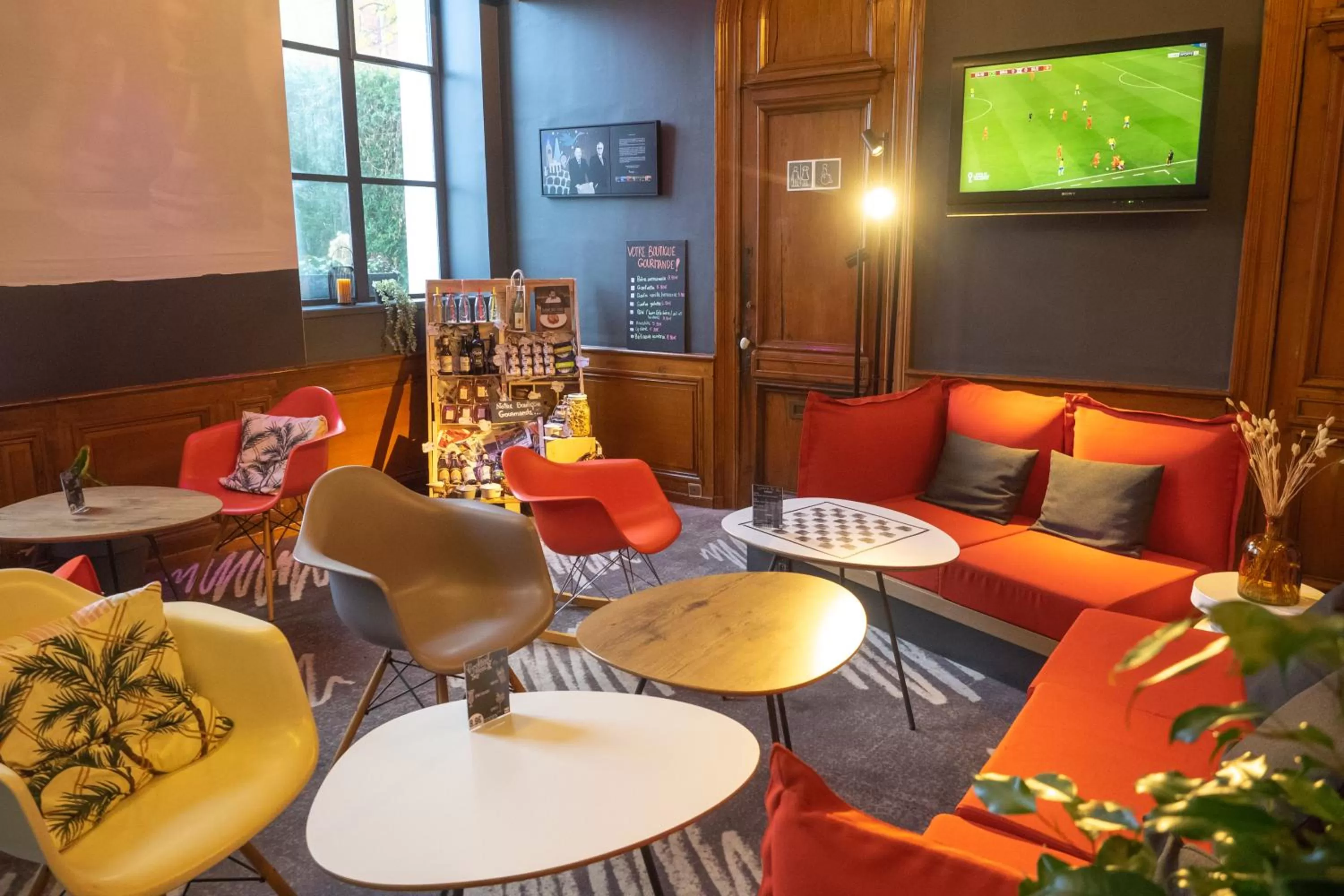 Lobby or reception in ibis Douai Centre