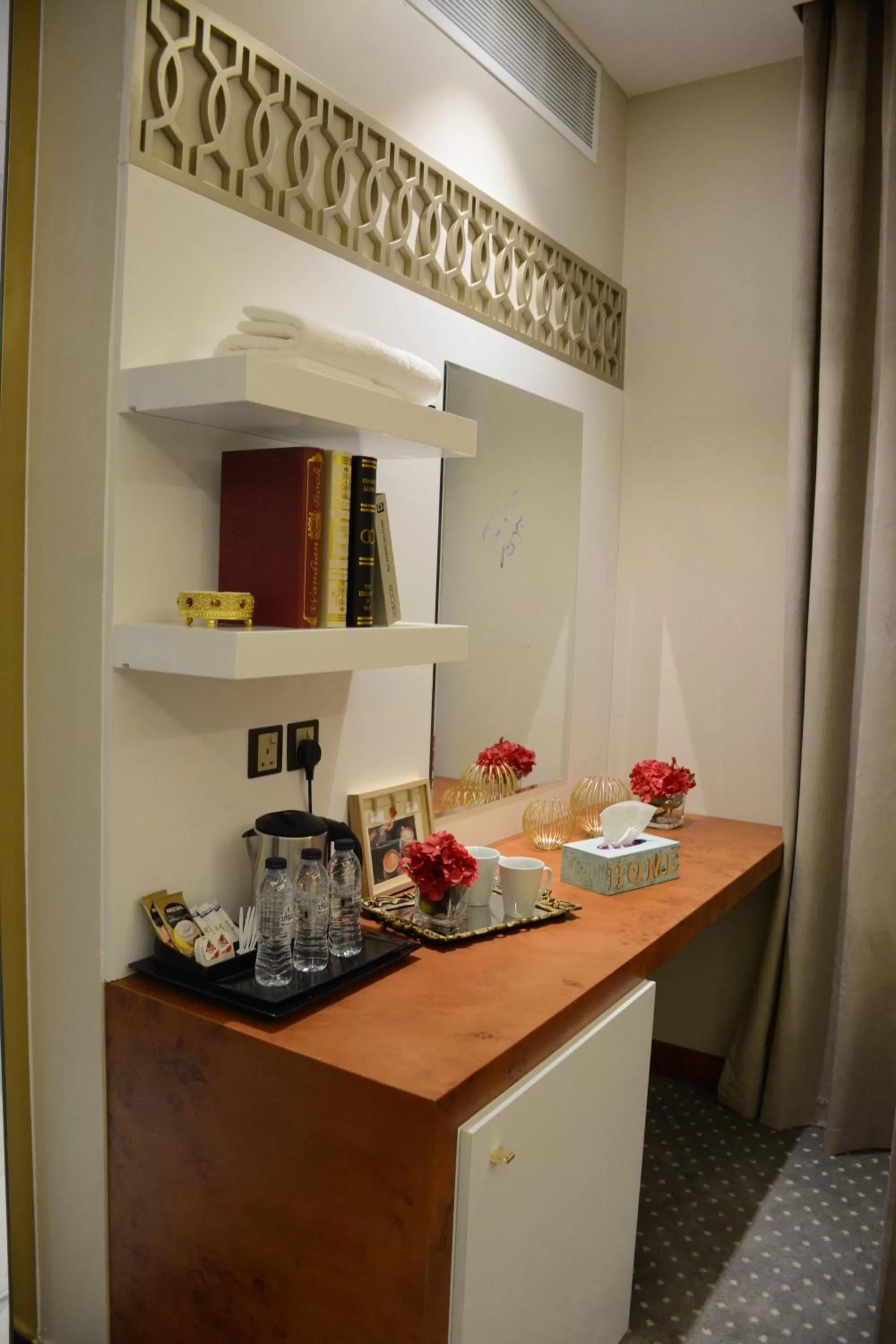 Coffee/tea facilities, Kitchen/Kitchenette in E1 Hotel