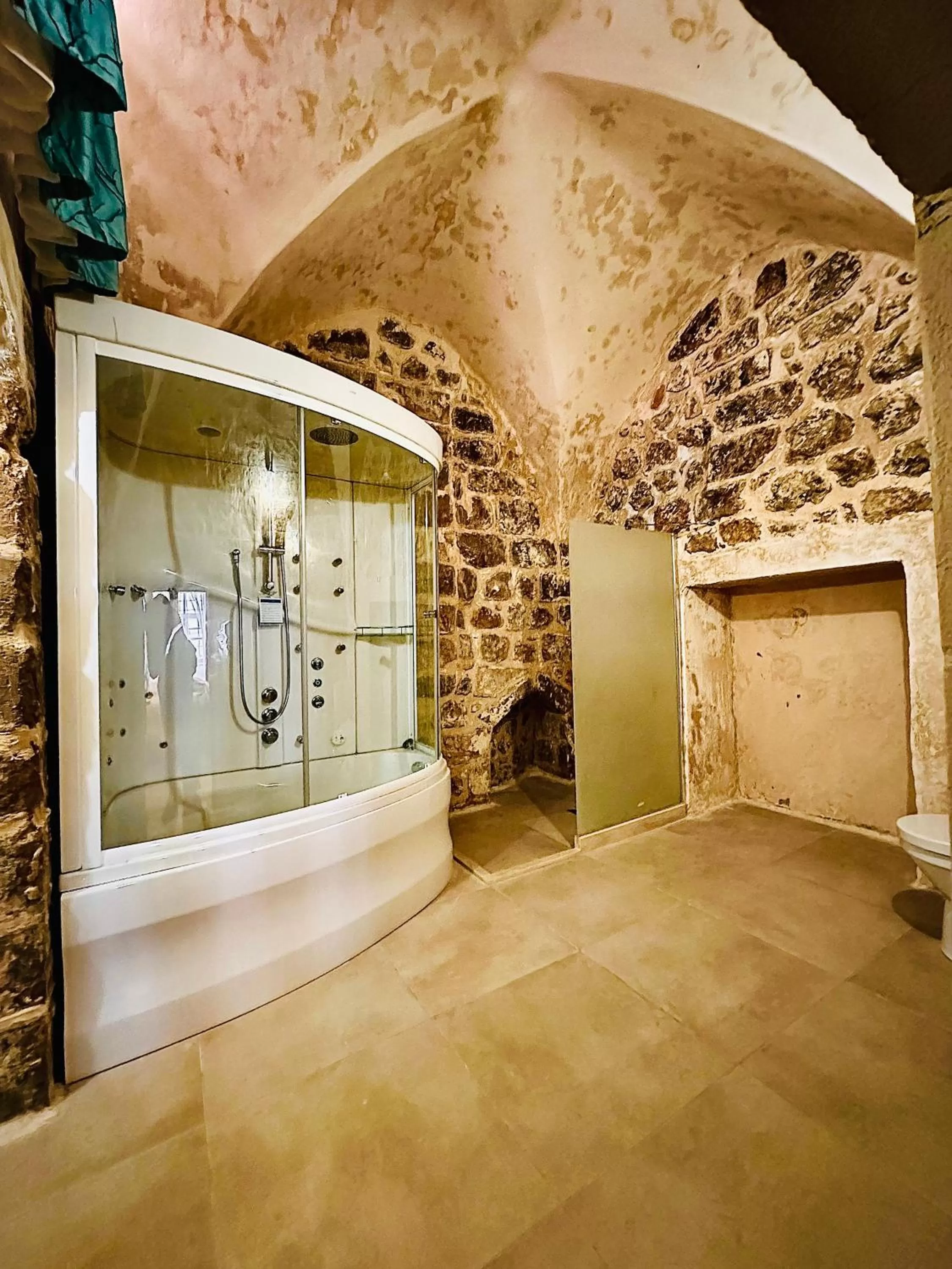 Shower in Fairouz Konak Otel