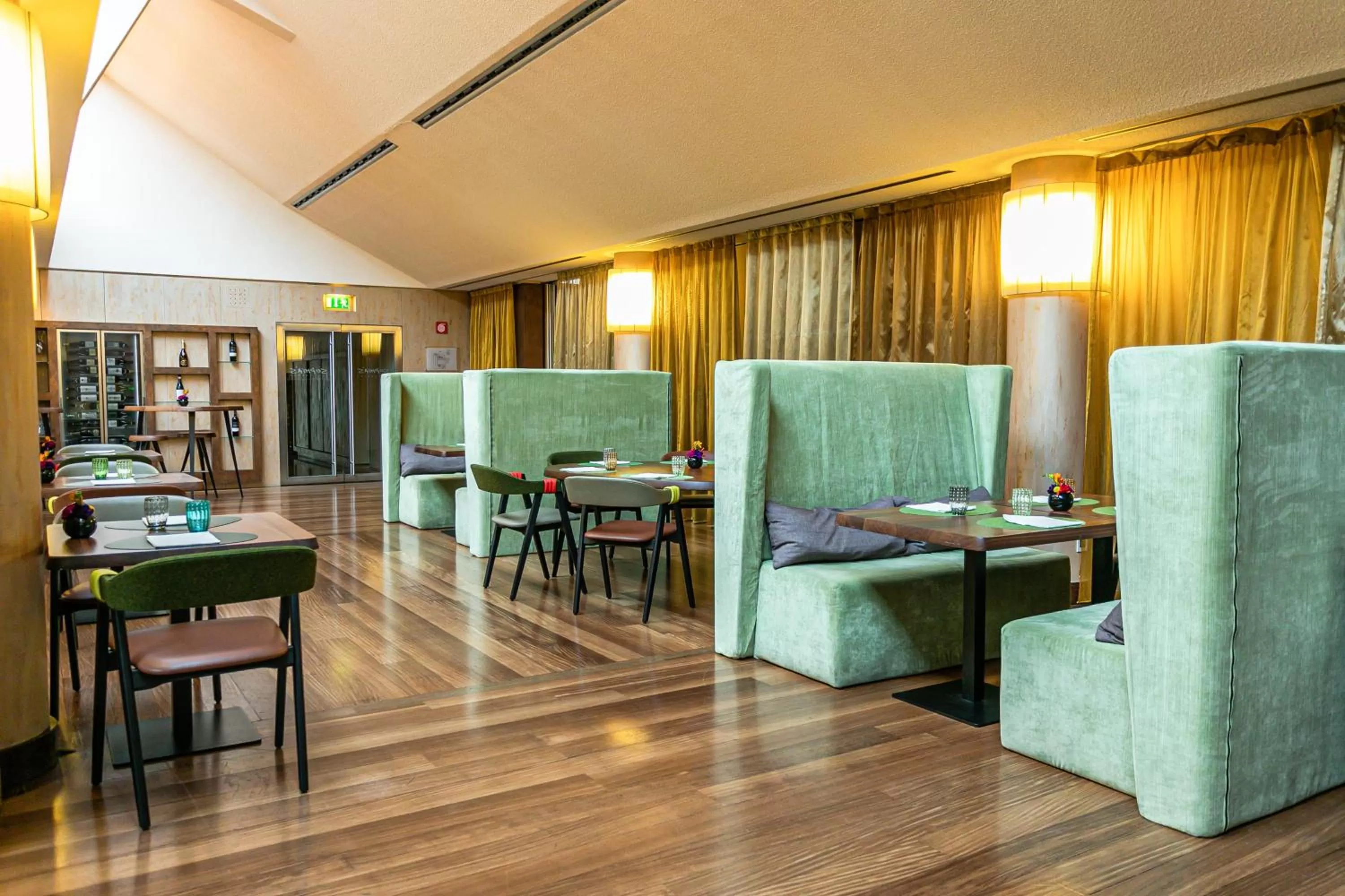 Restaurant/places to eat in Enterprise Hotel Design & Boutique