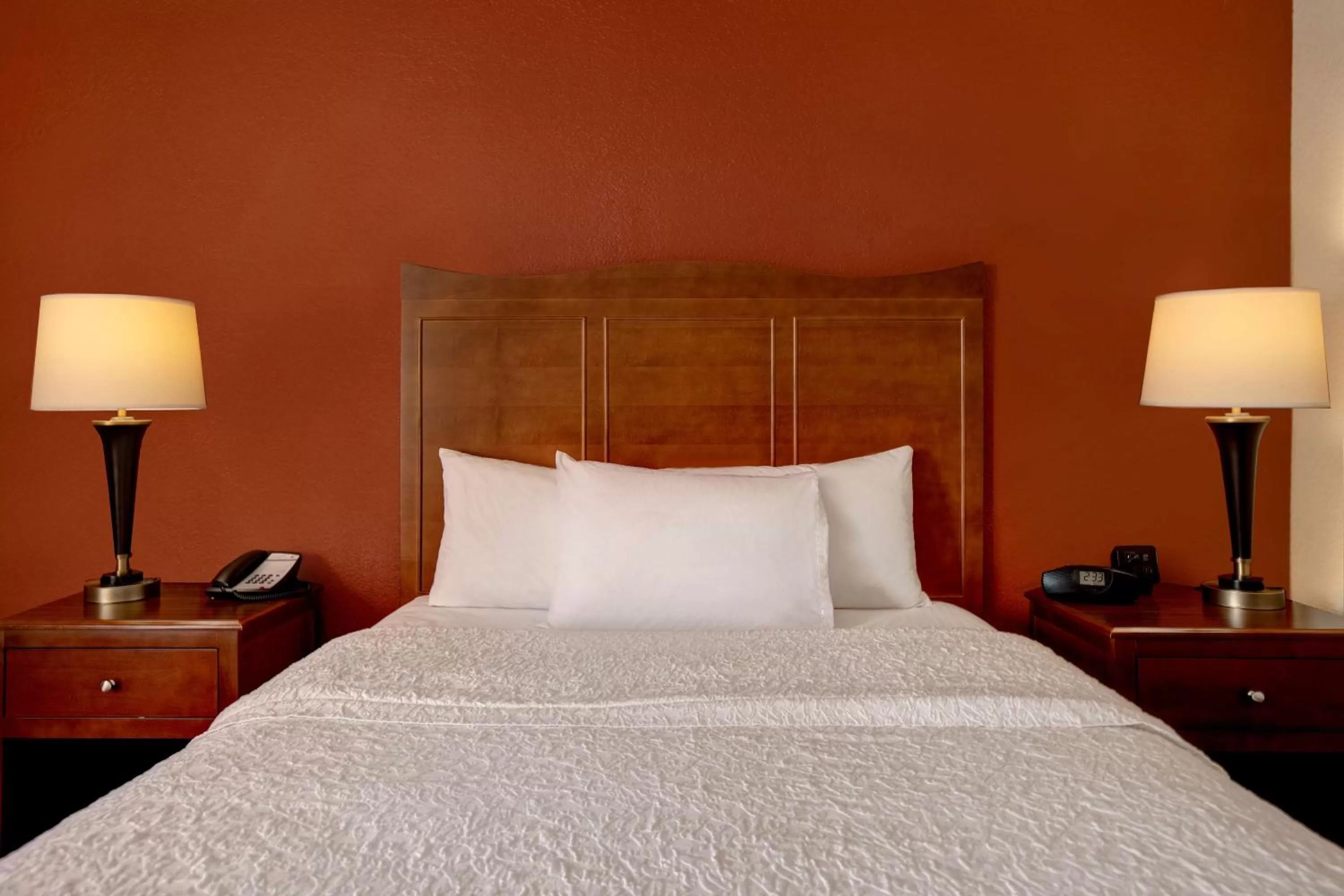 Bed in Hampton Inn Fort Wayne-Southwest