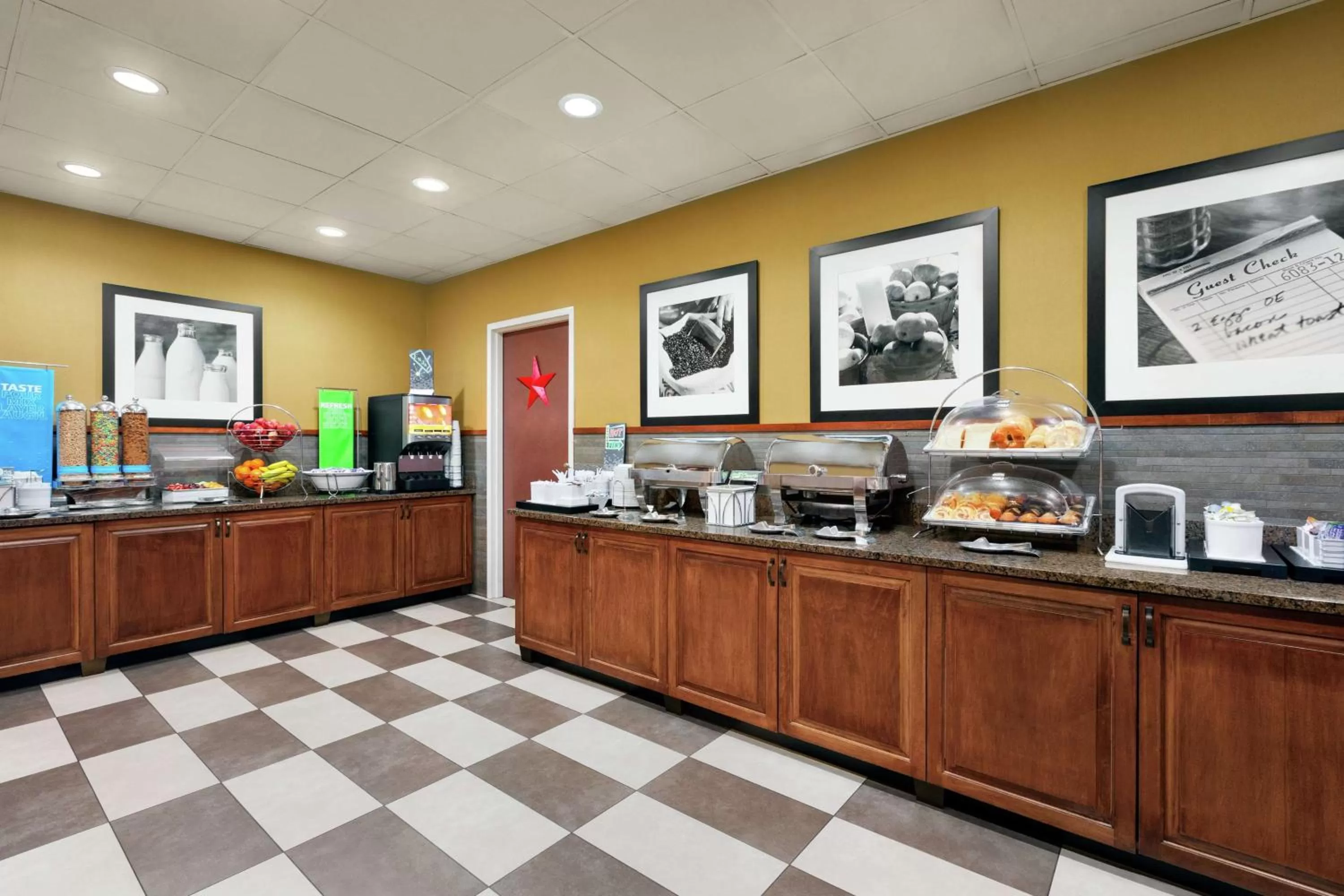 Breakfast in Hampton Inn & Suites Dallas-Mesquite