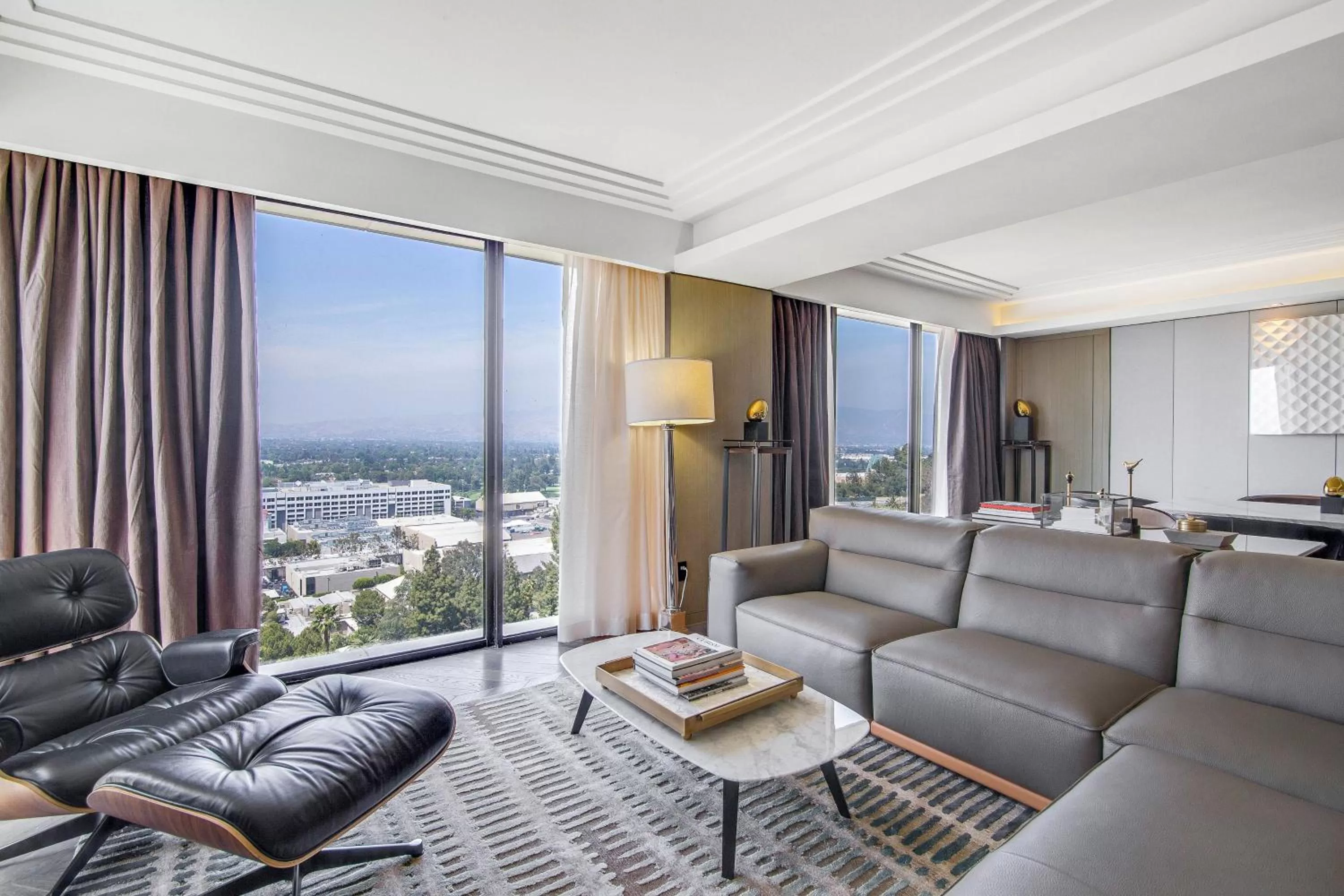 Photo of the whole room in Sheraton Universal