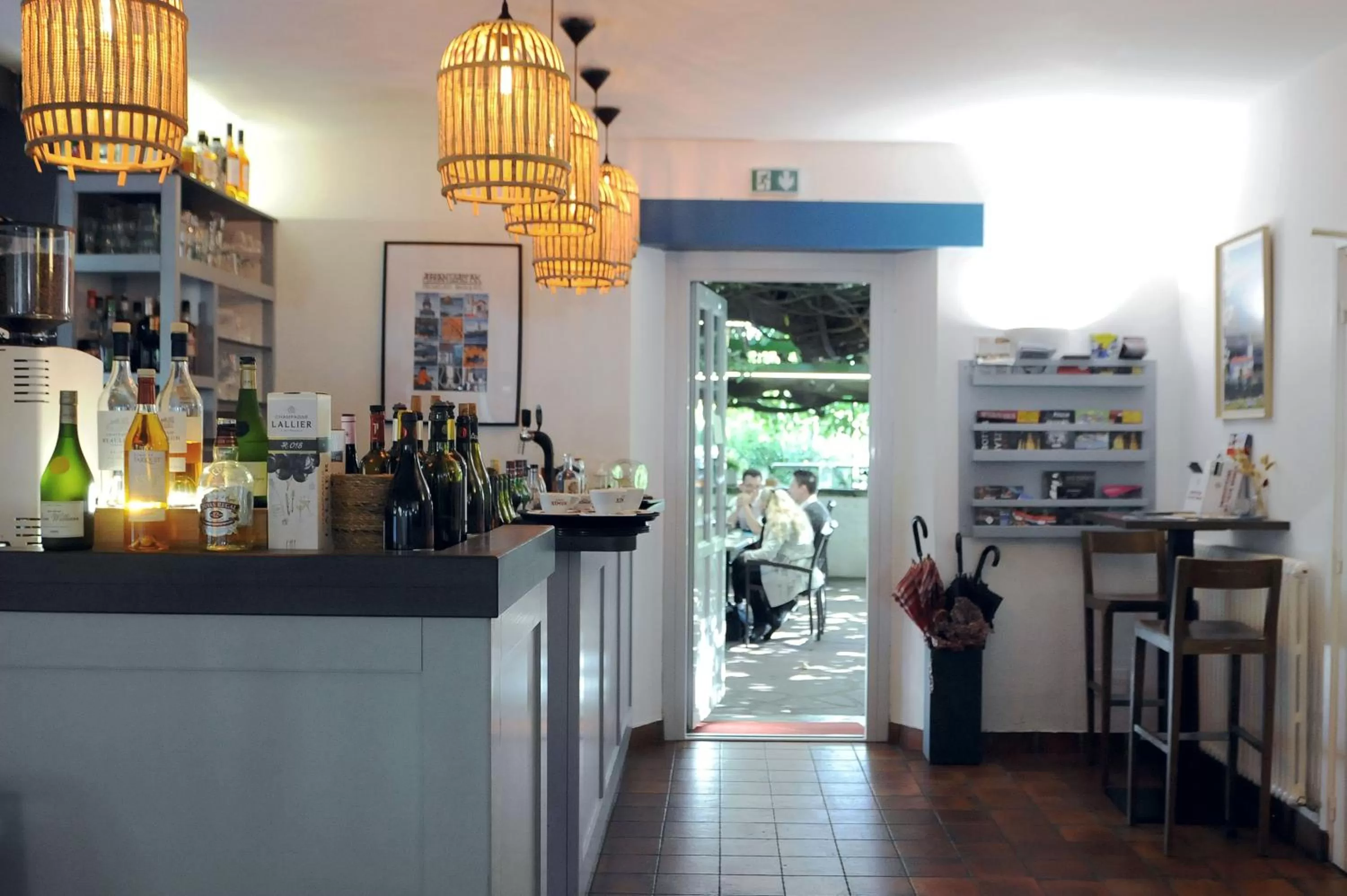 Lounge or bar in Logis Hôtel du Chêne