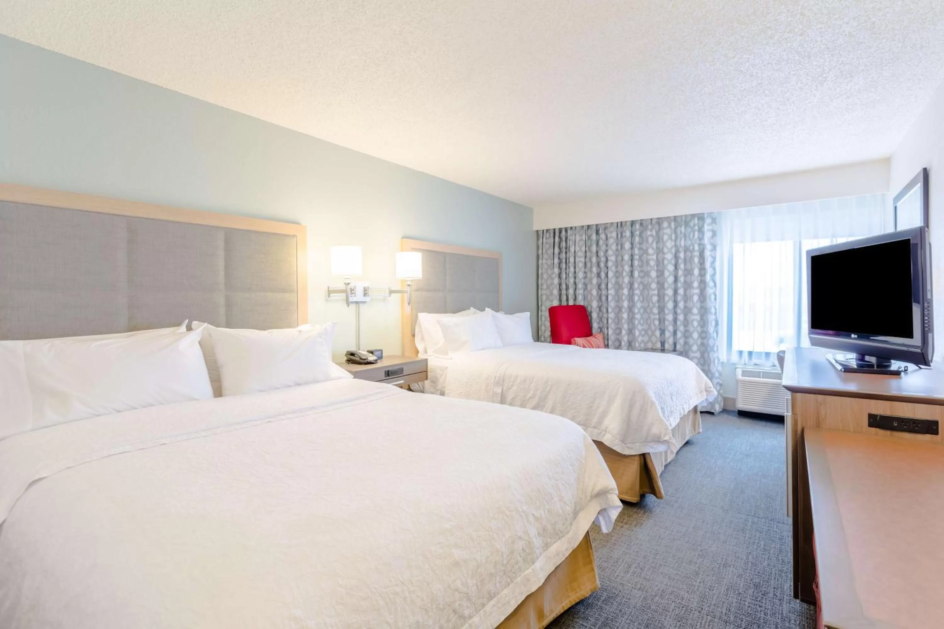 Bed in Hampton Inn Rochester