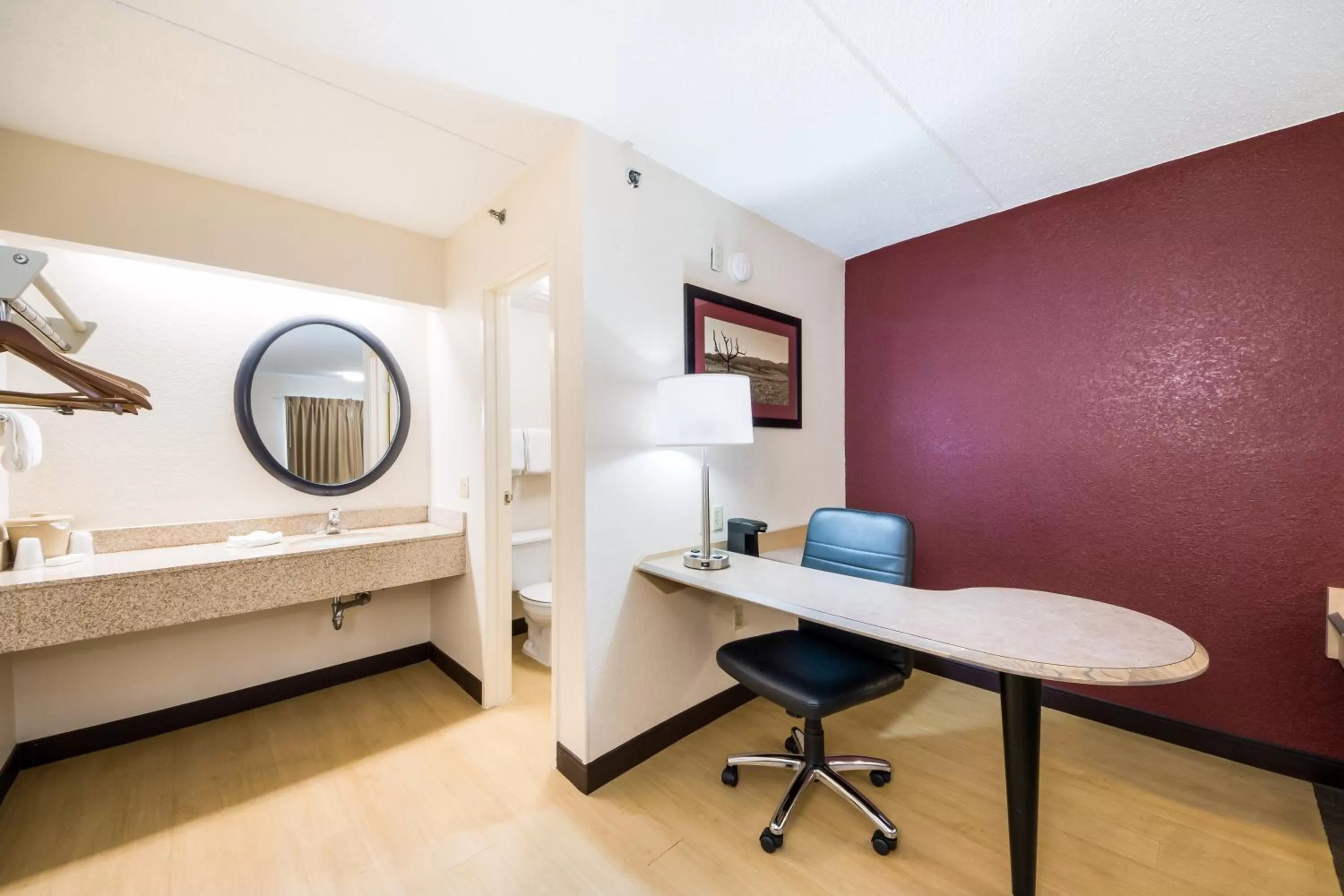 Bedroom, Bed in Red Roof Inn Laredo