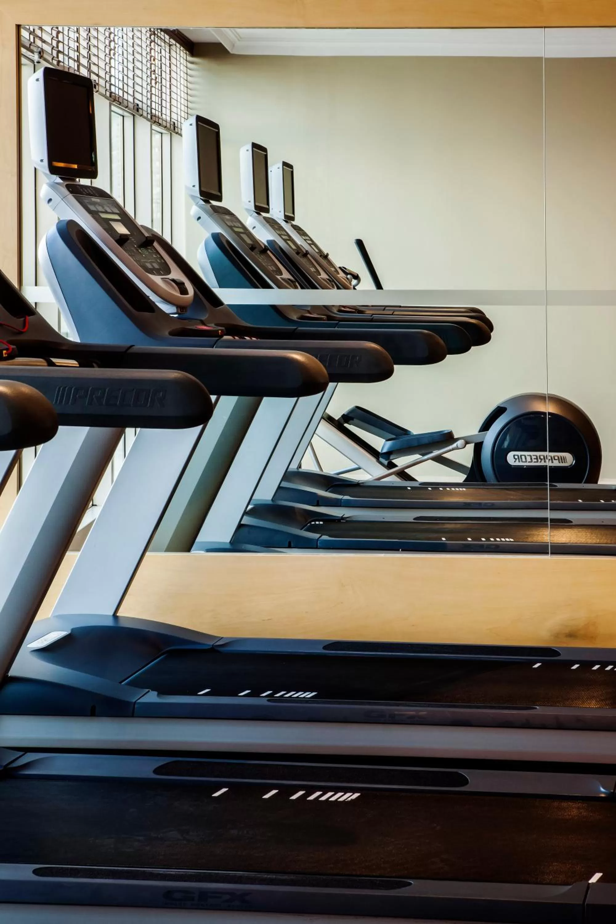 Fitness centre/facilities in Corniche Hotel Sharjah