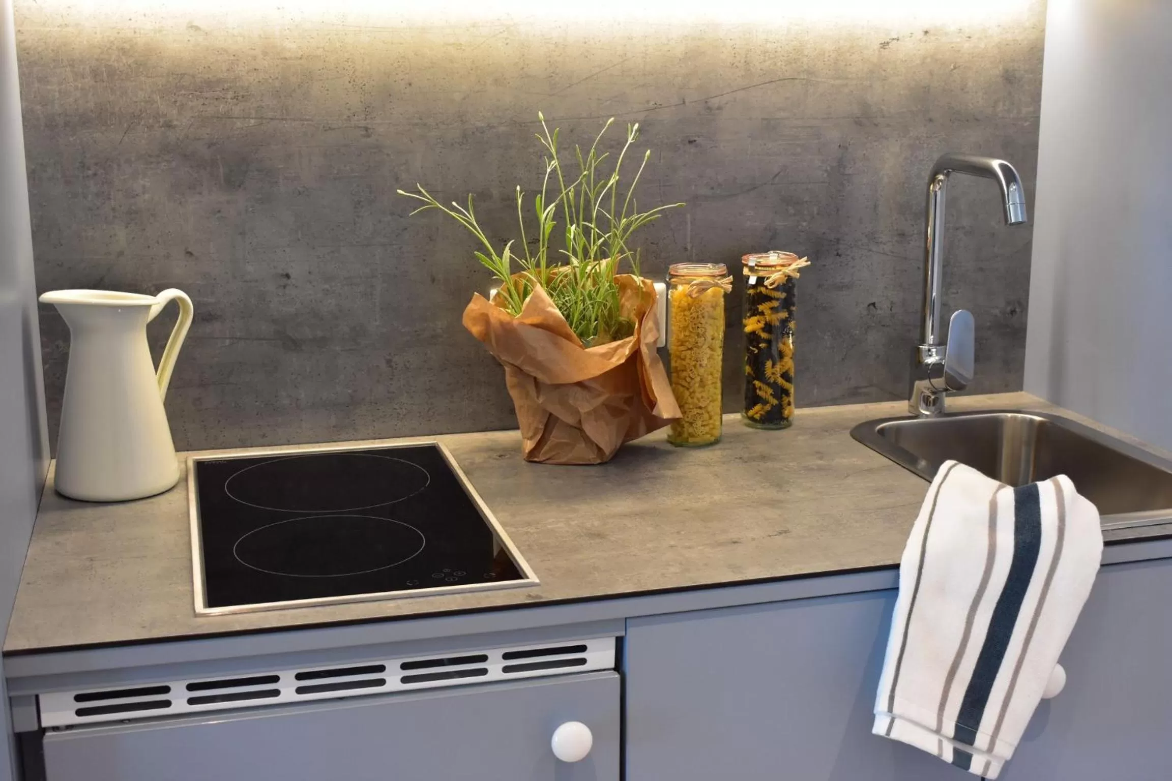 Kitchen or kitchenette in Walhalla Hotel Regensburg Hoeferer 4 Sterne Superior