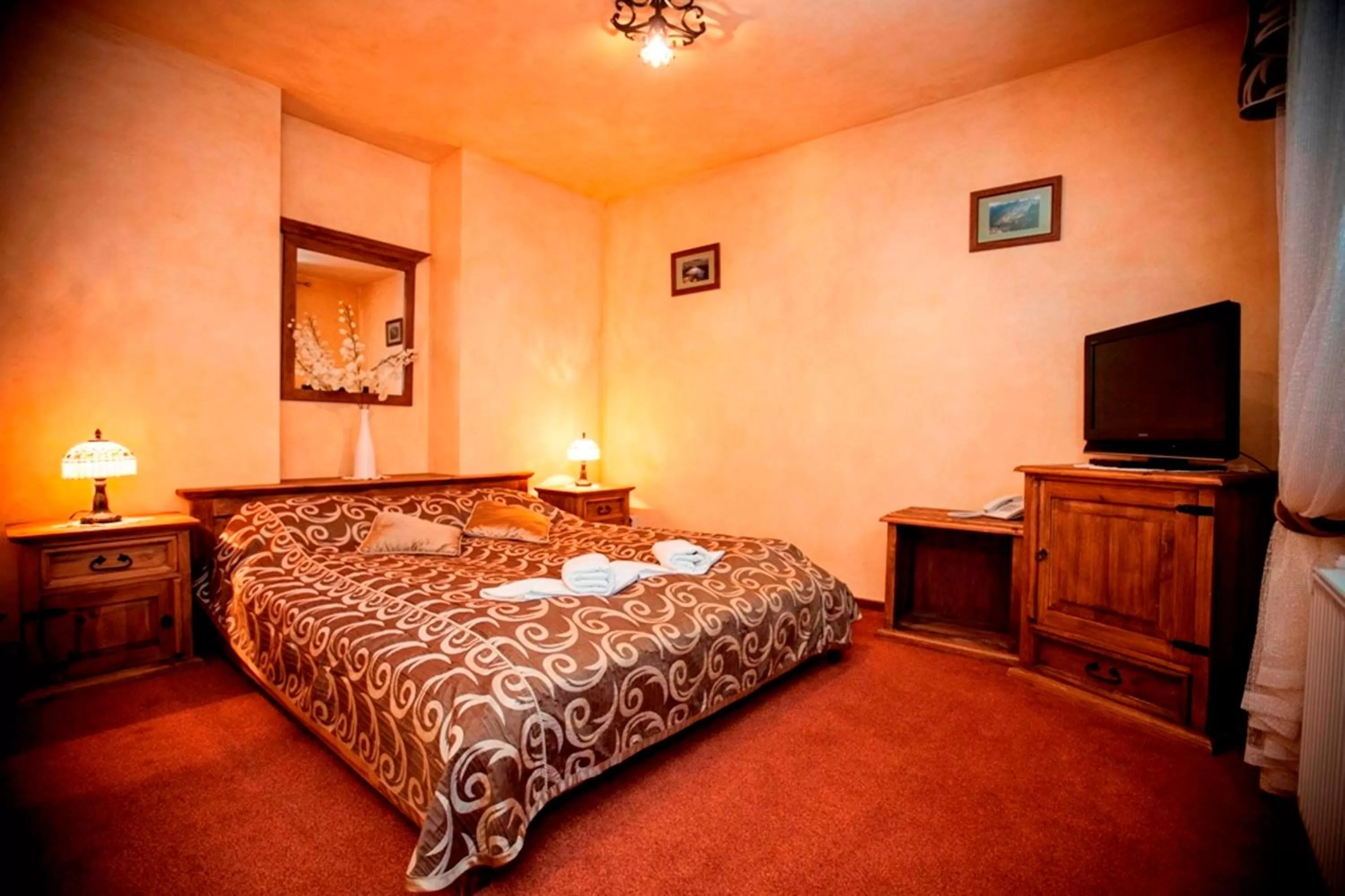 Photo of the whole room, Bed in Hotel Dwór Karolówka