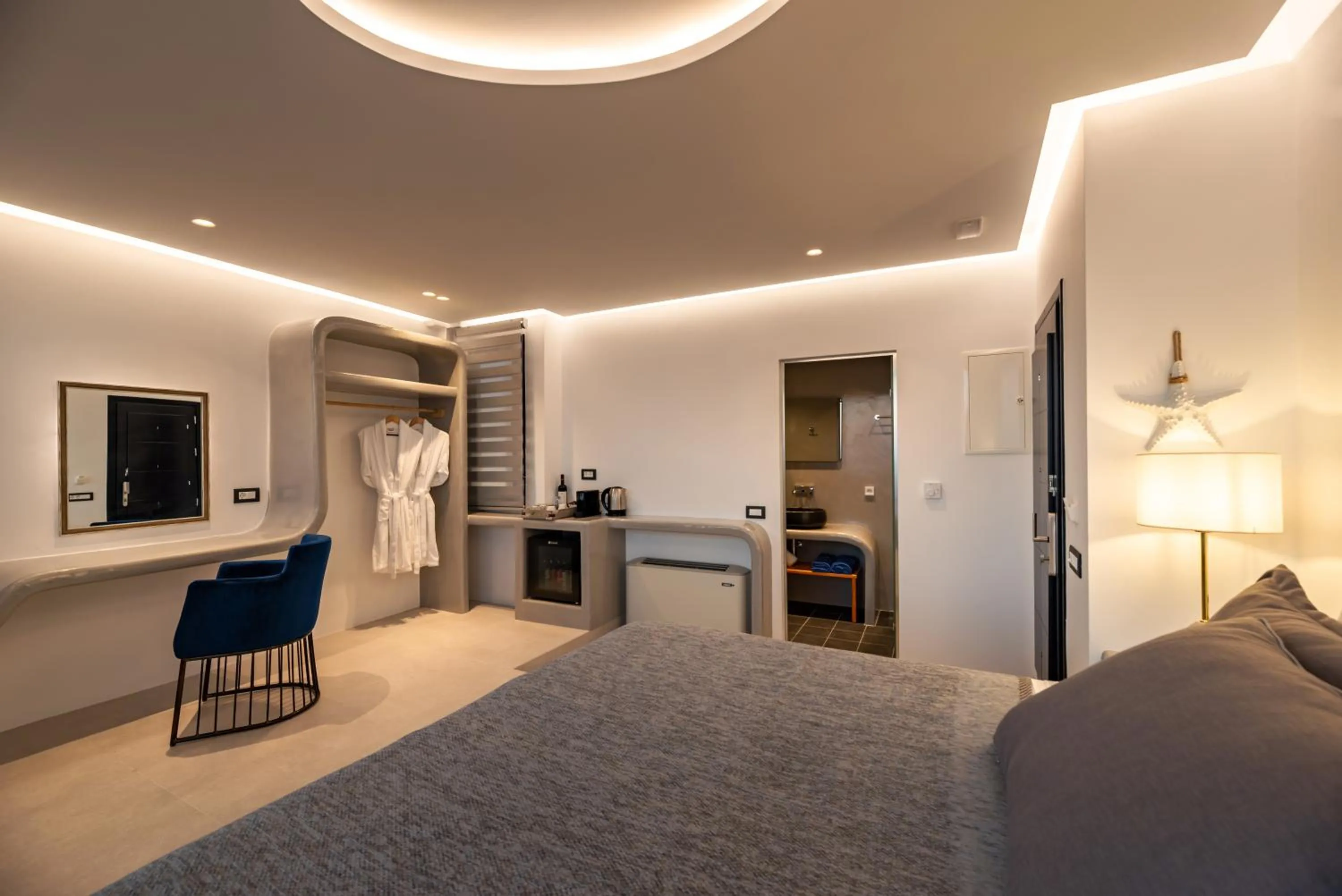 Photo of the whole room, Bed in Daydream Luxury Suites