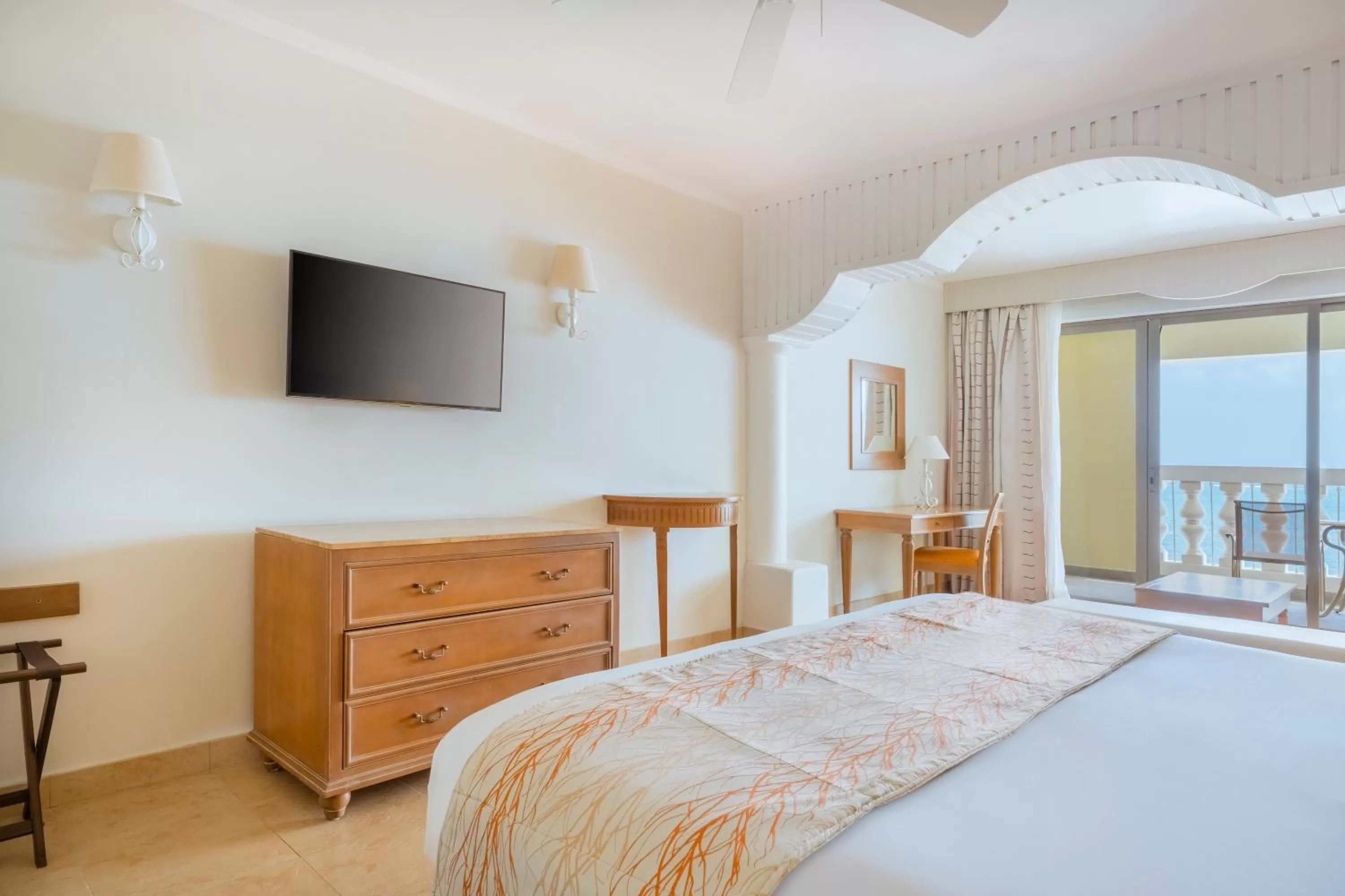 Bedroom, Bed in Iberostar Waves Rose Hall Beach - All Inclusive