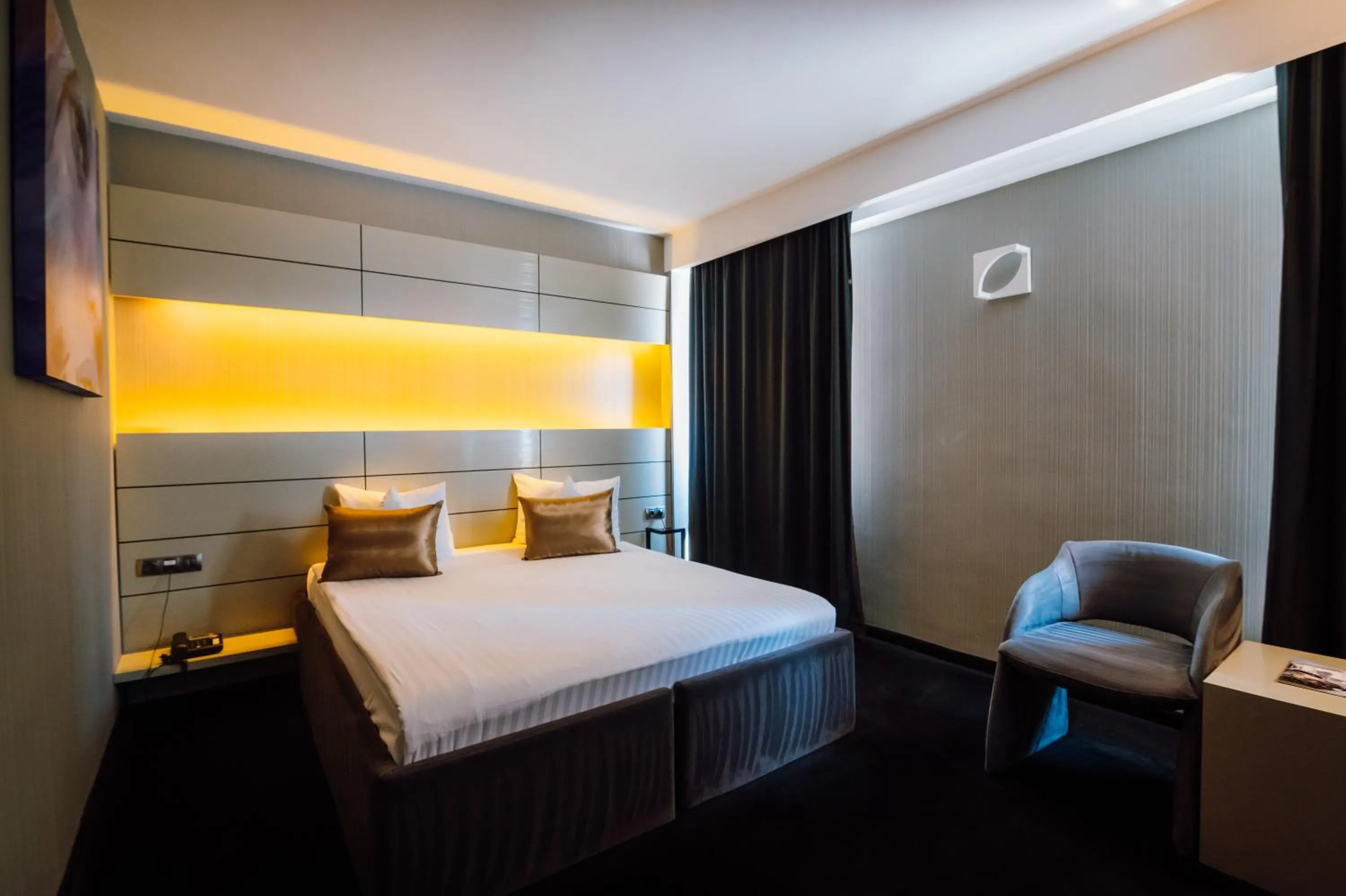 Bed in Plaza V Executive Hotel