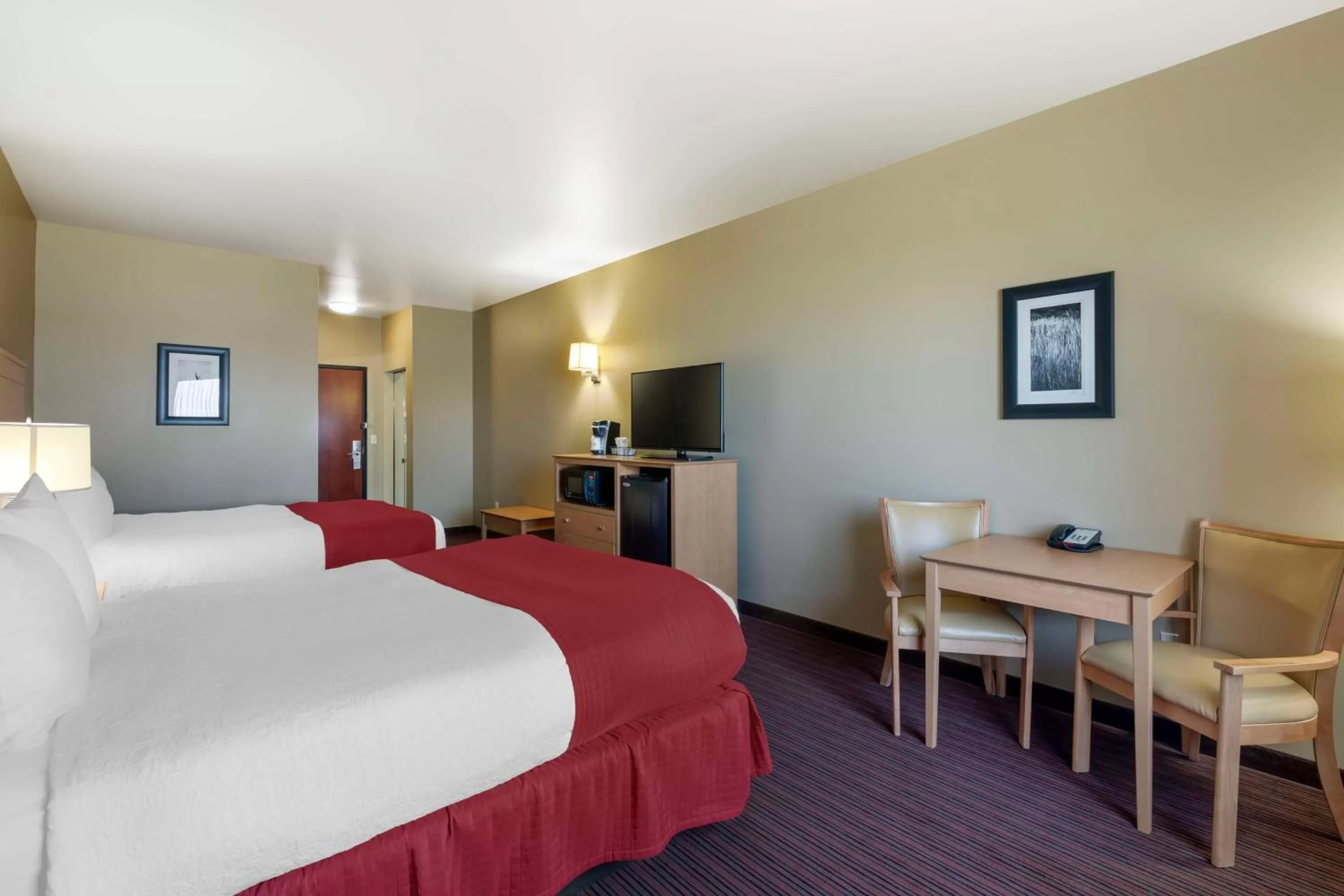 Bedroom, Bed in Best Western Golden Prairie Inn and Suites