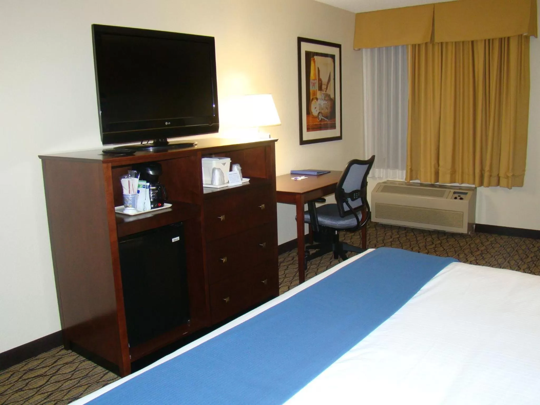 Decorative detail, Bed in Holiday Inn Express Scottsdale North by IHG