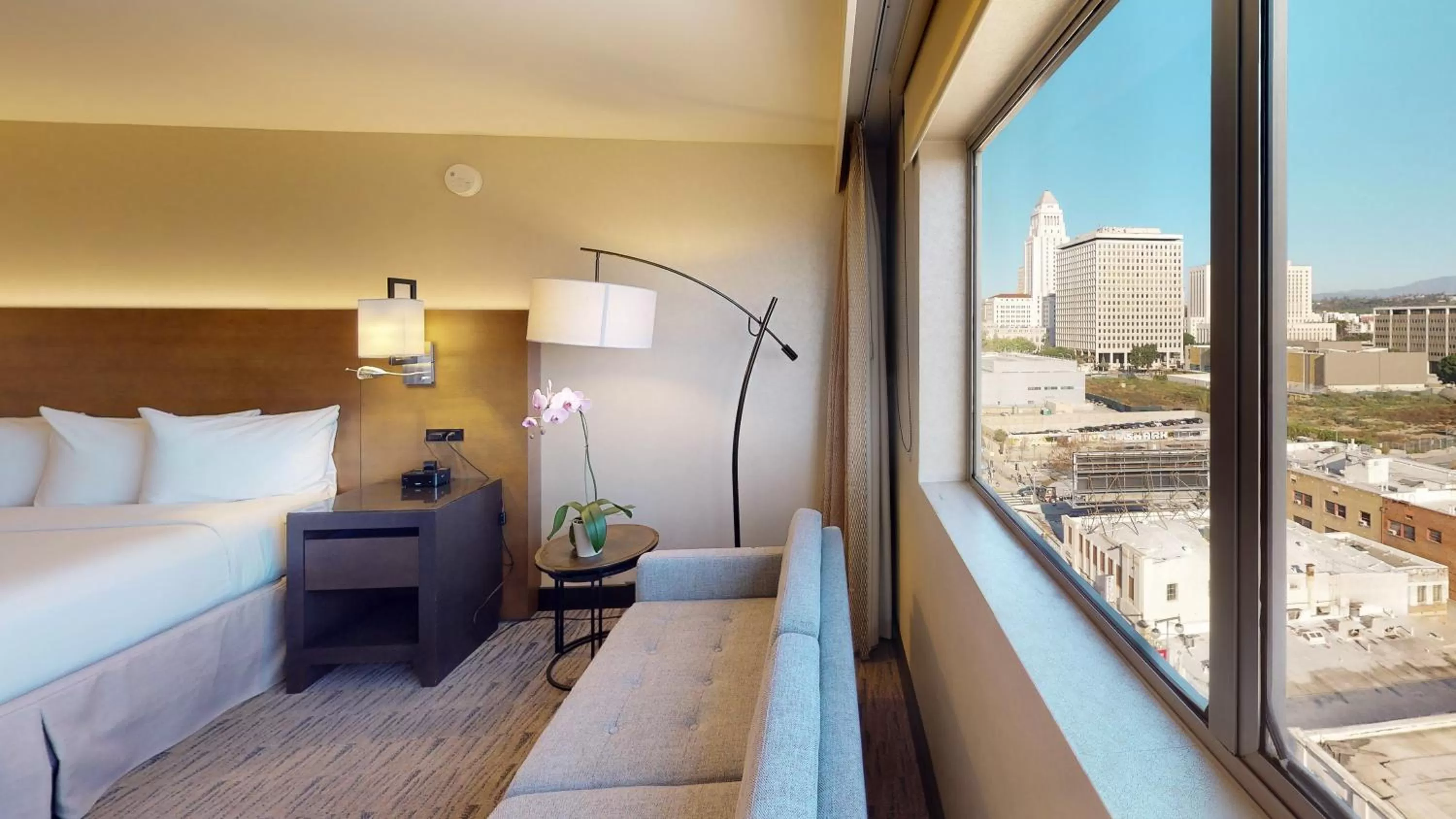 Bedroom, Bed in Miyako Hotel Los Angeles