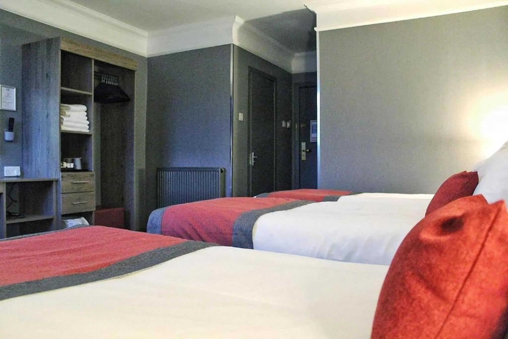 Bed in Devoncove Hotel Glasgow