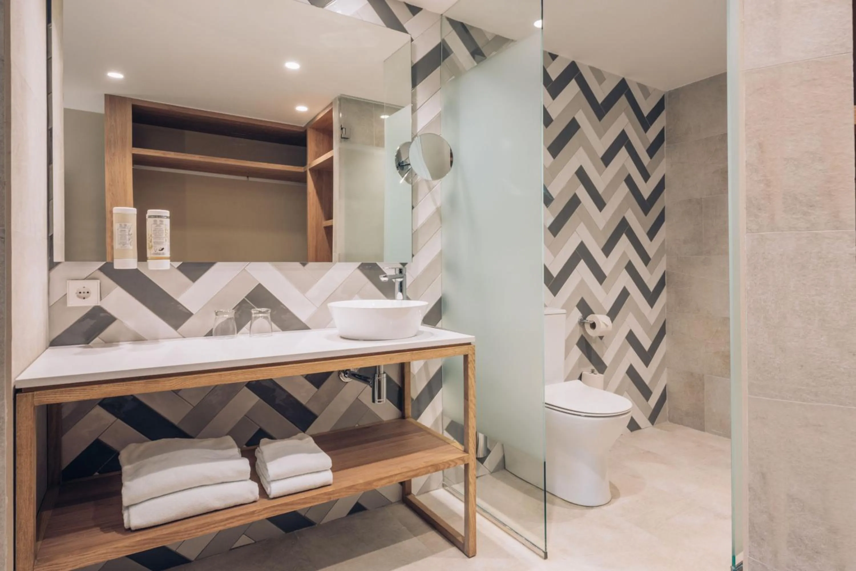 Bathroom, Bed in Iberostar Waves Cala Domingos All Inclusive