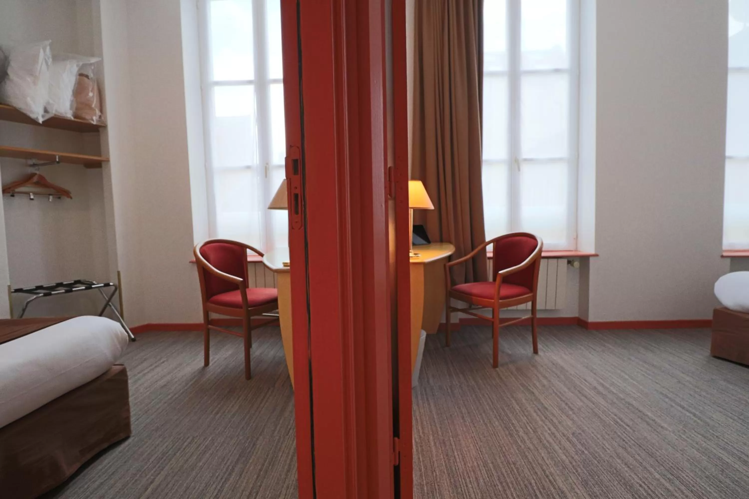 Bedroom, Bed in Logis-Hôtel des Oliviers