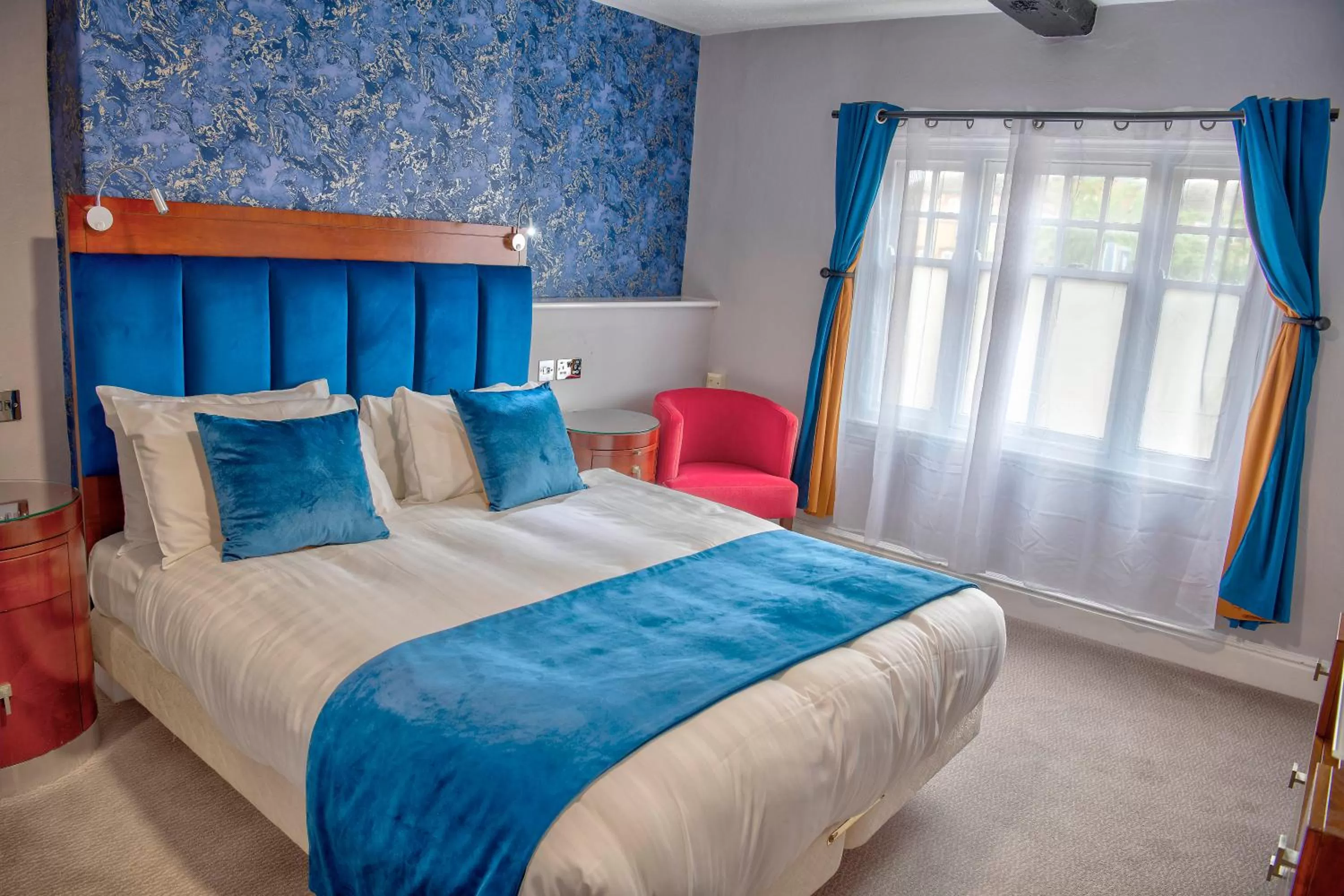 Bedroom, Bed in The Bridge Hotel